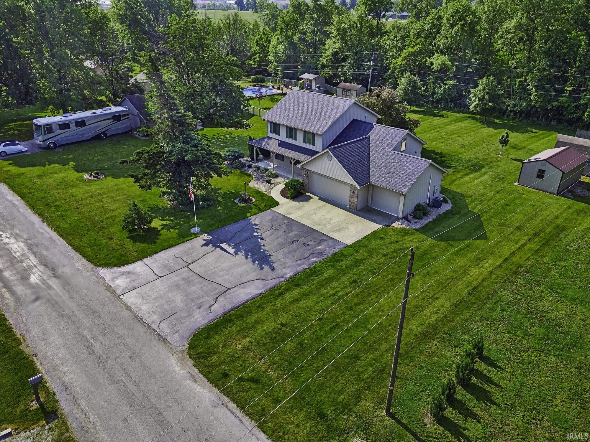 Photo 4 of 2560 E Maple Drive