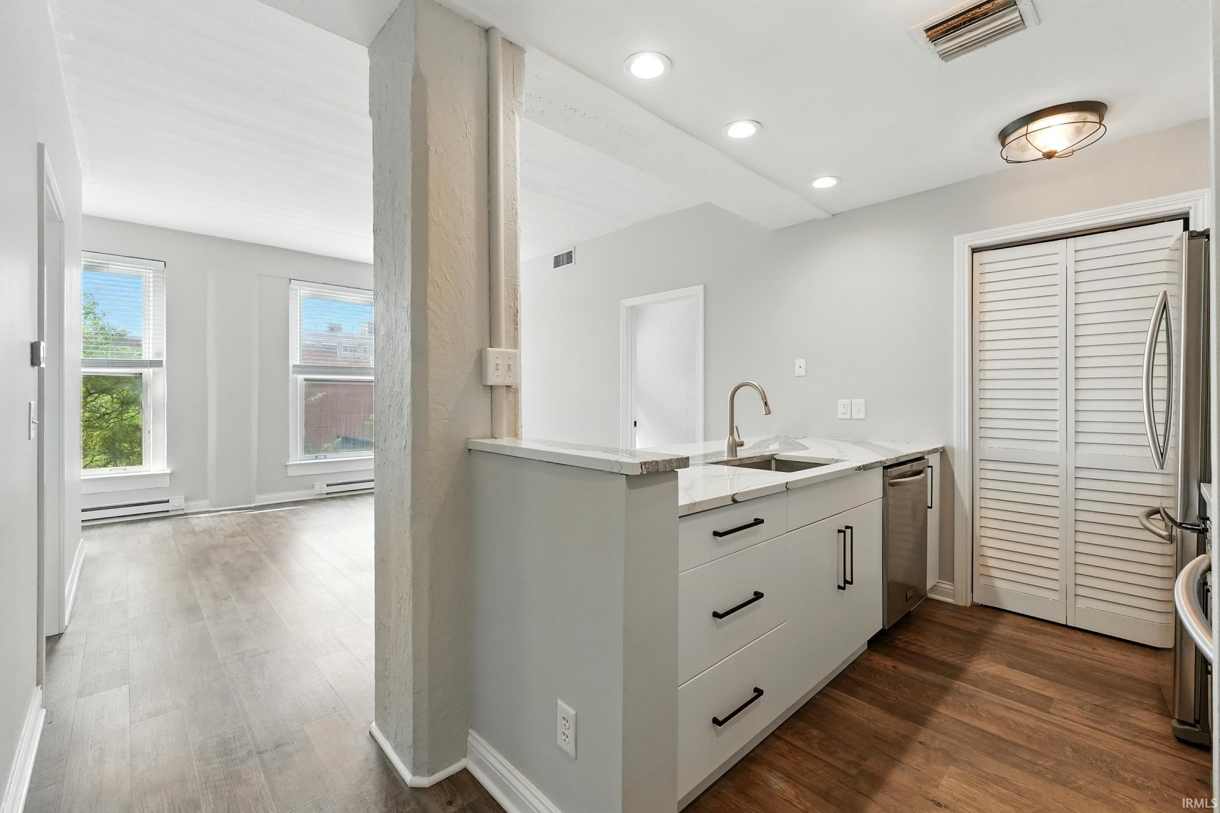 Photo 10 of 112 W Washington Boulevard