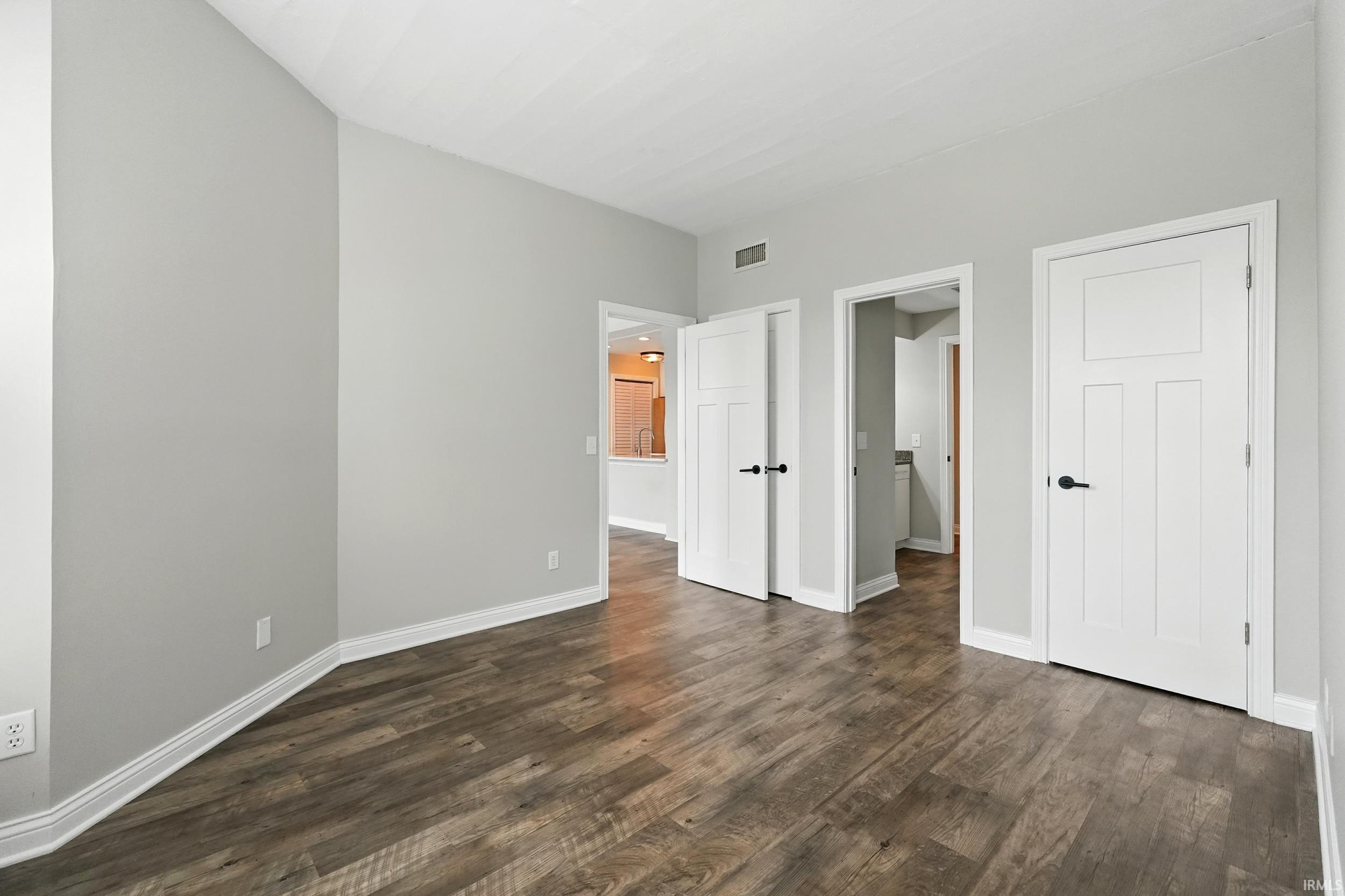 Photo 17 of 112 W Washington Boulevard