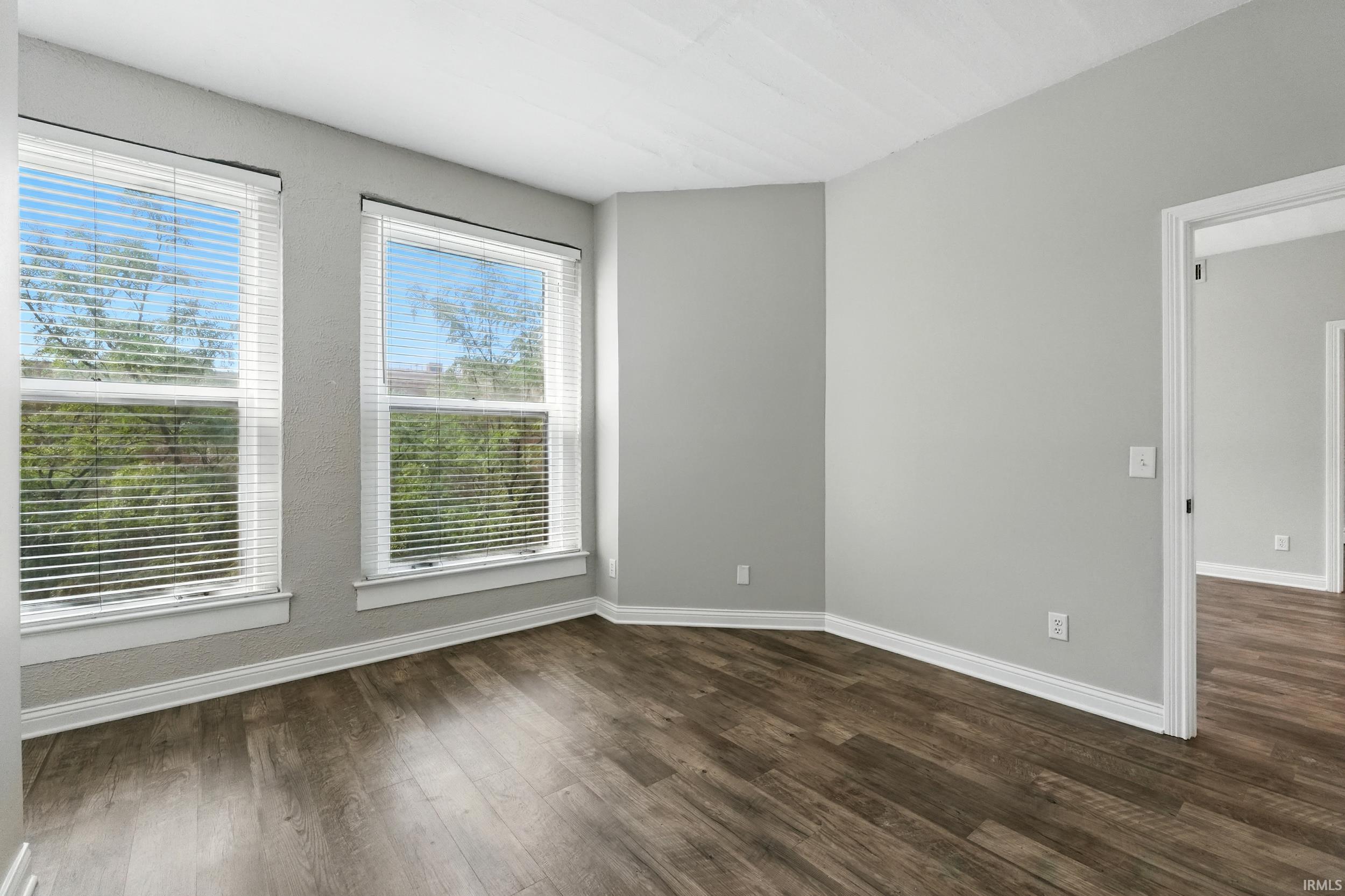 Photo 18 of 112 W Washington Boulevard