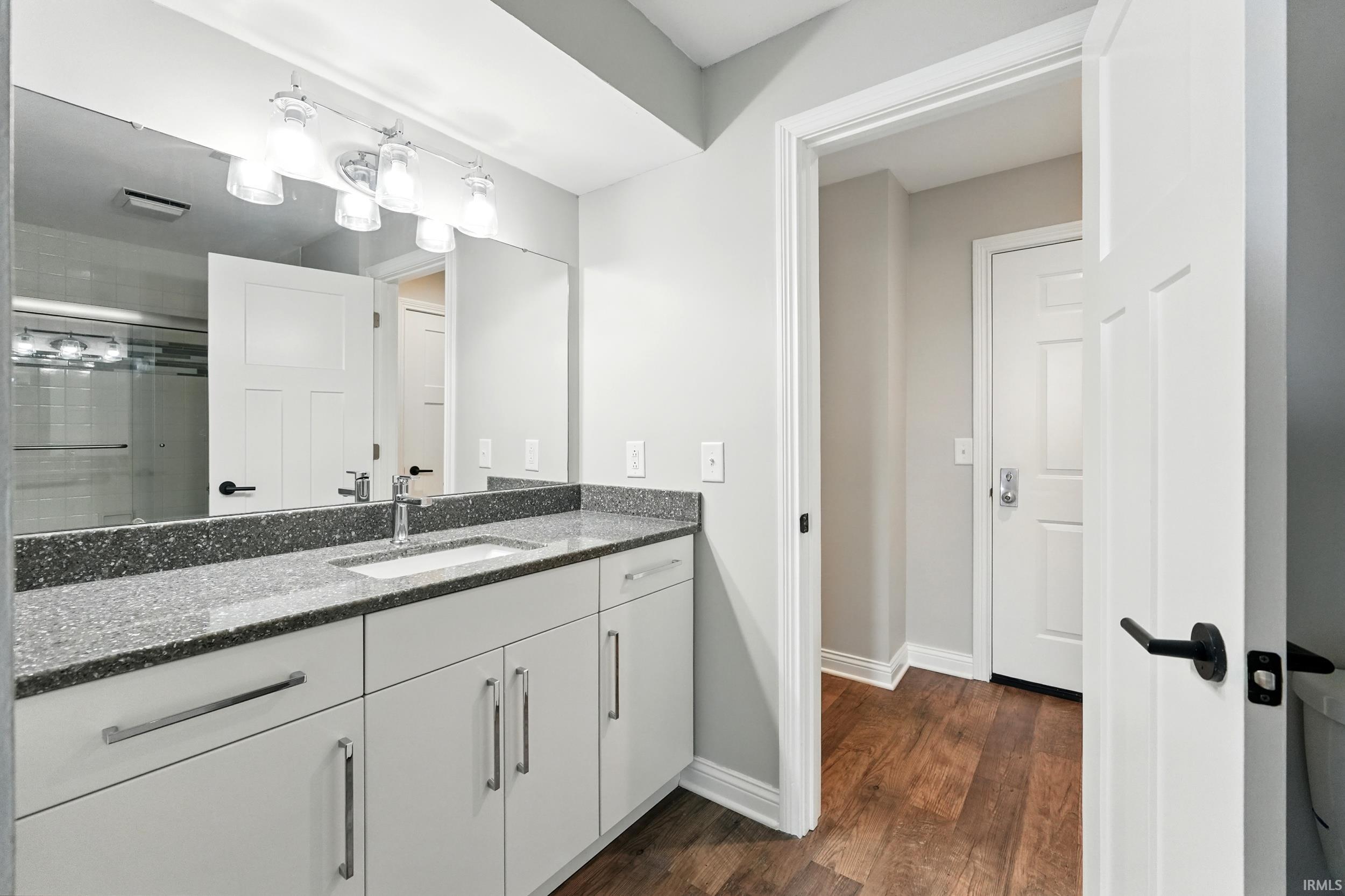 Photo 19 of 112 W Washington Boulevard