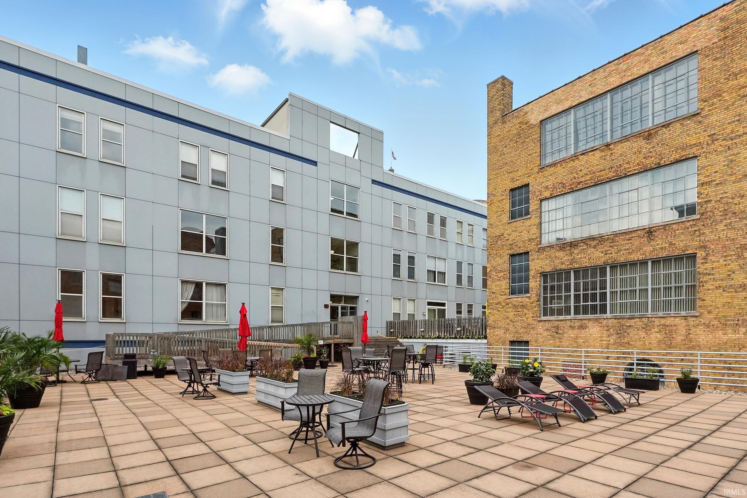 Photo 33 of 112 W Washington Boulevard