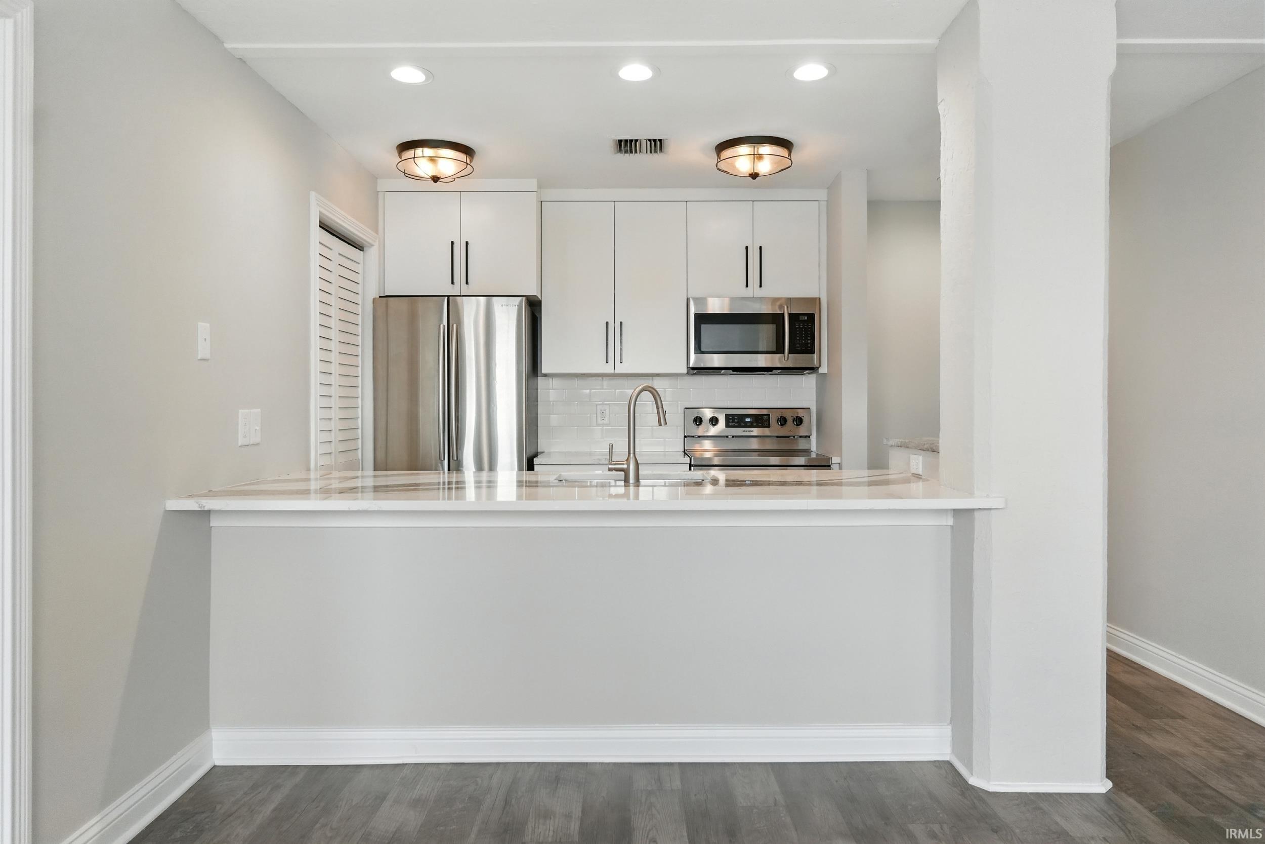 Photo 4 of 112 W Washington Boulevard