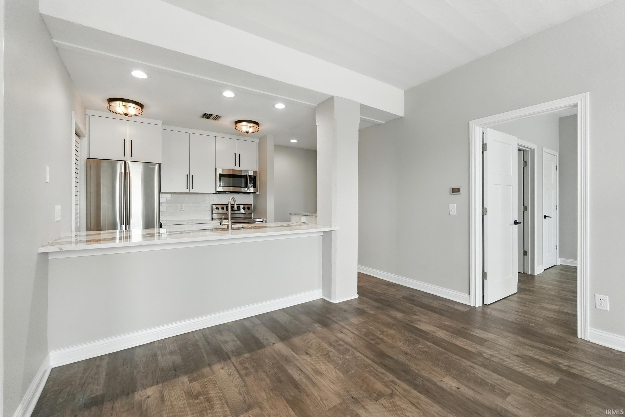 Photo 5 of 112 W Washington Boulevard