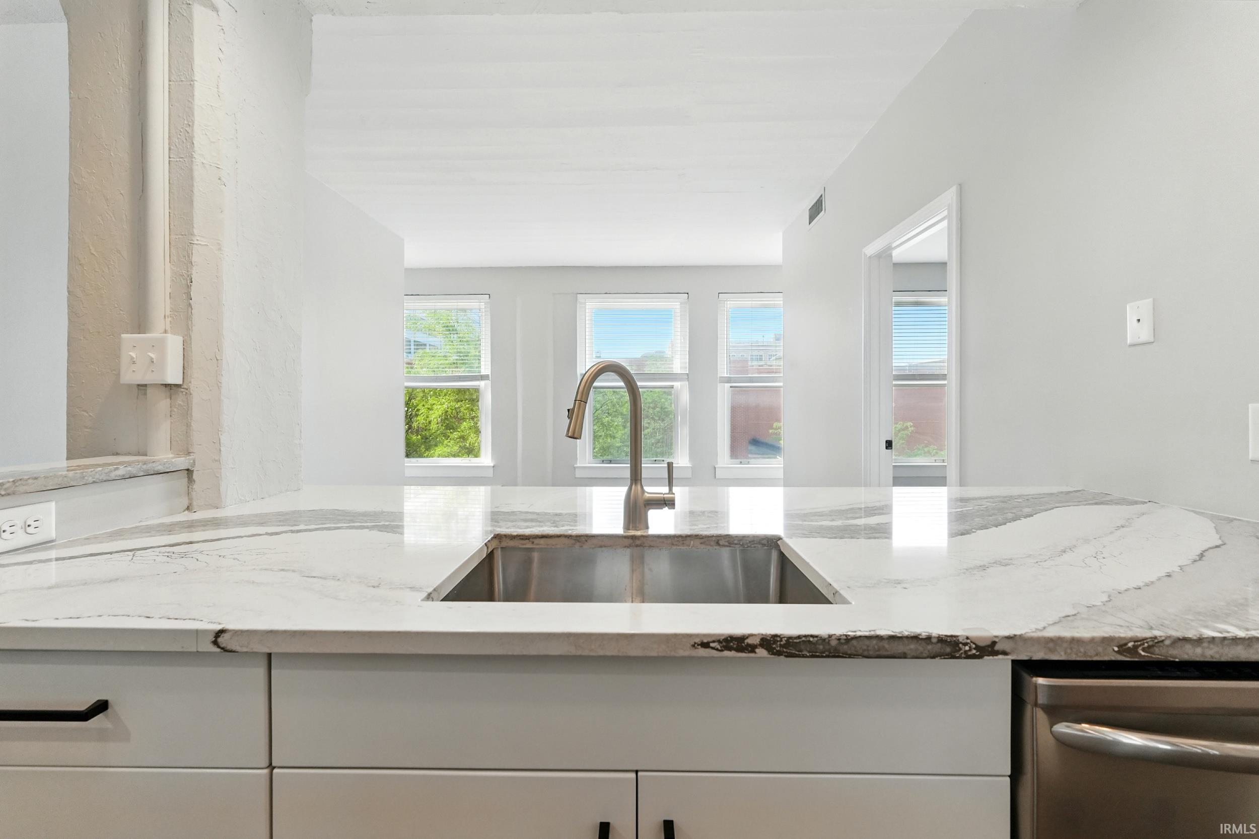 Photo 9 of 112 W Washington Boulevard