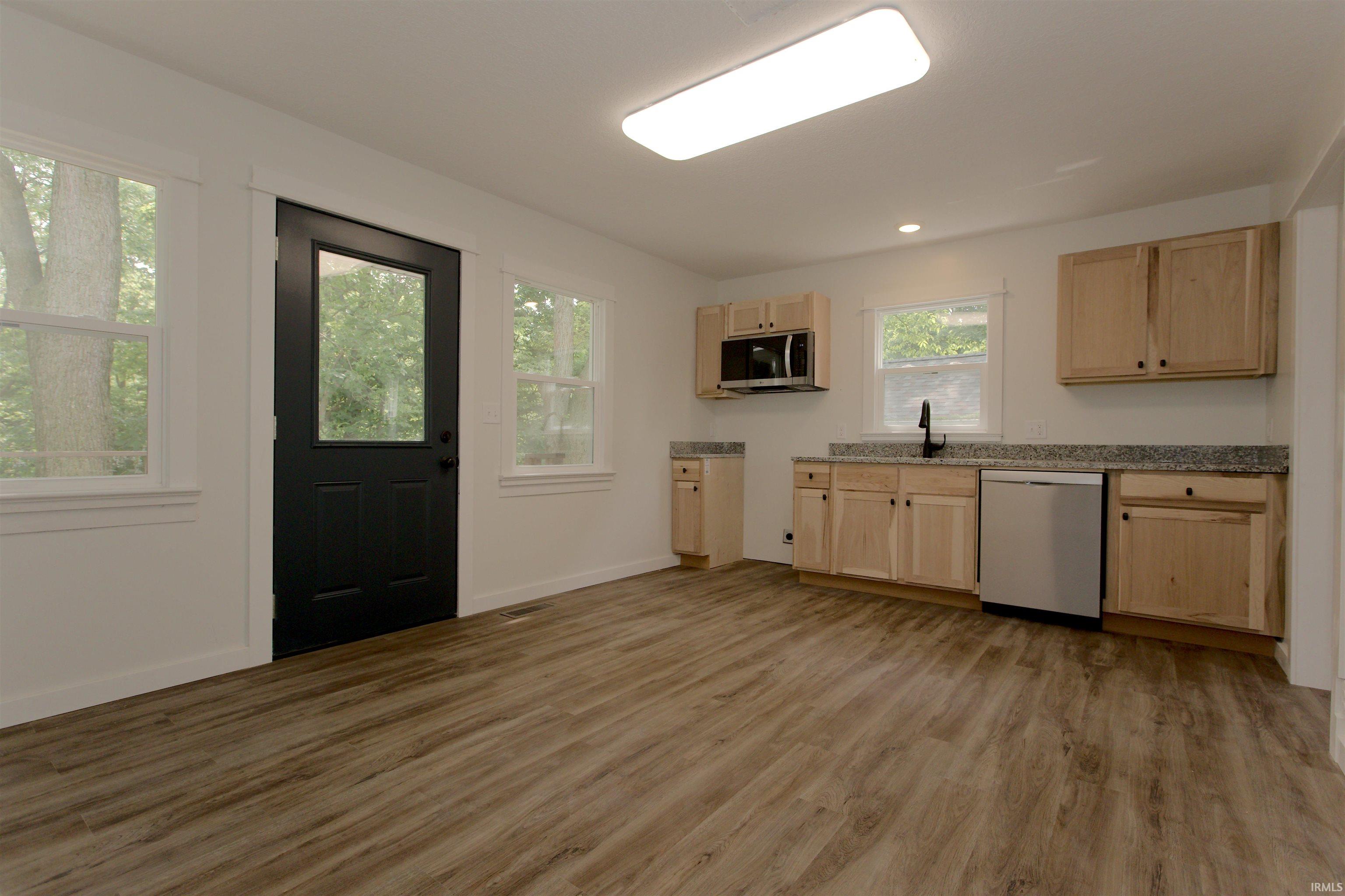 Photo 14 of 651 W Maple Street