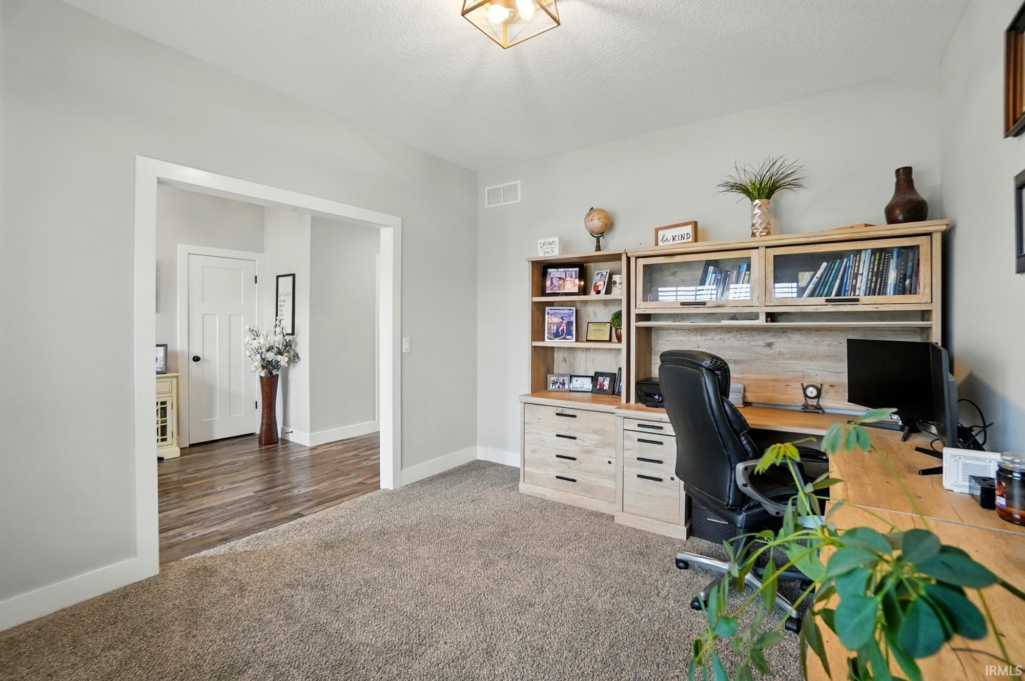 Photo 3 of 907 Switchfoot Drive