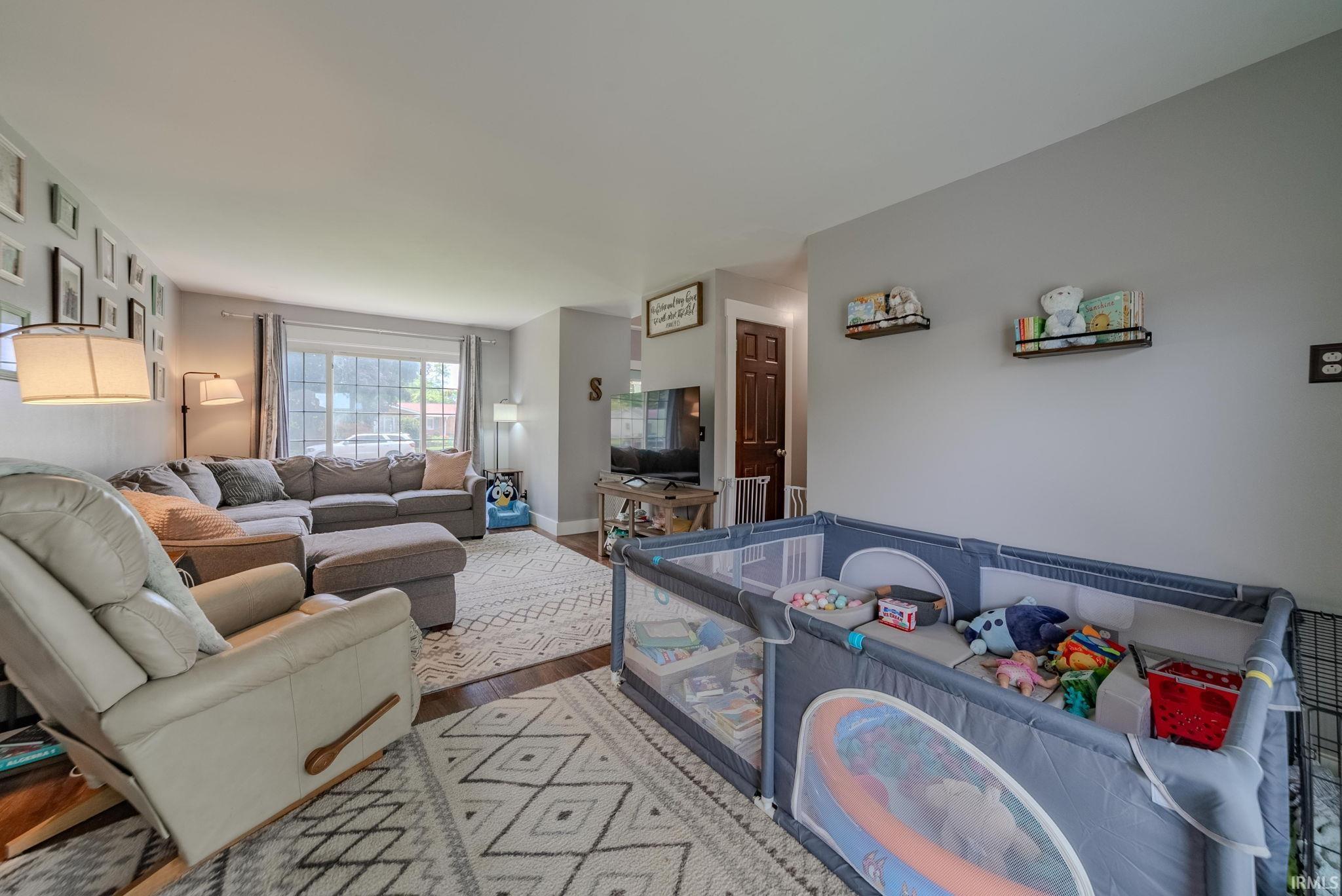 Photo 10 of 546 Oxford Drive