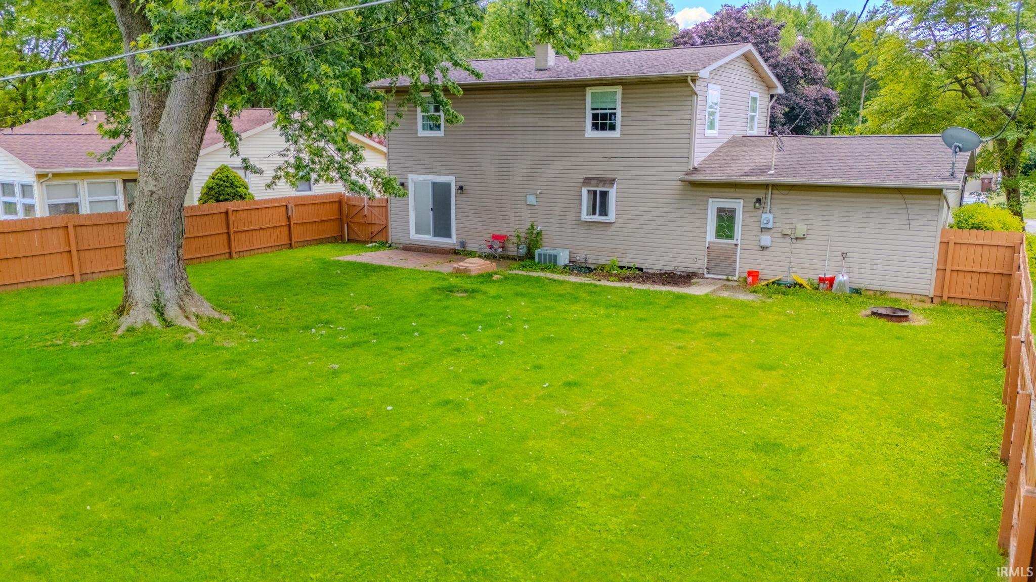 Photo 2 of 546 Oxford Drive