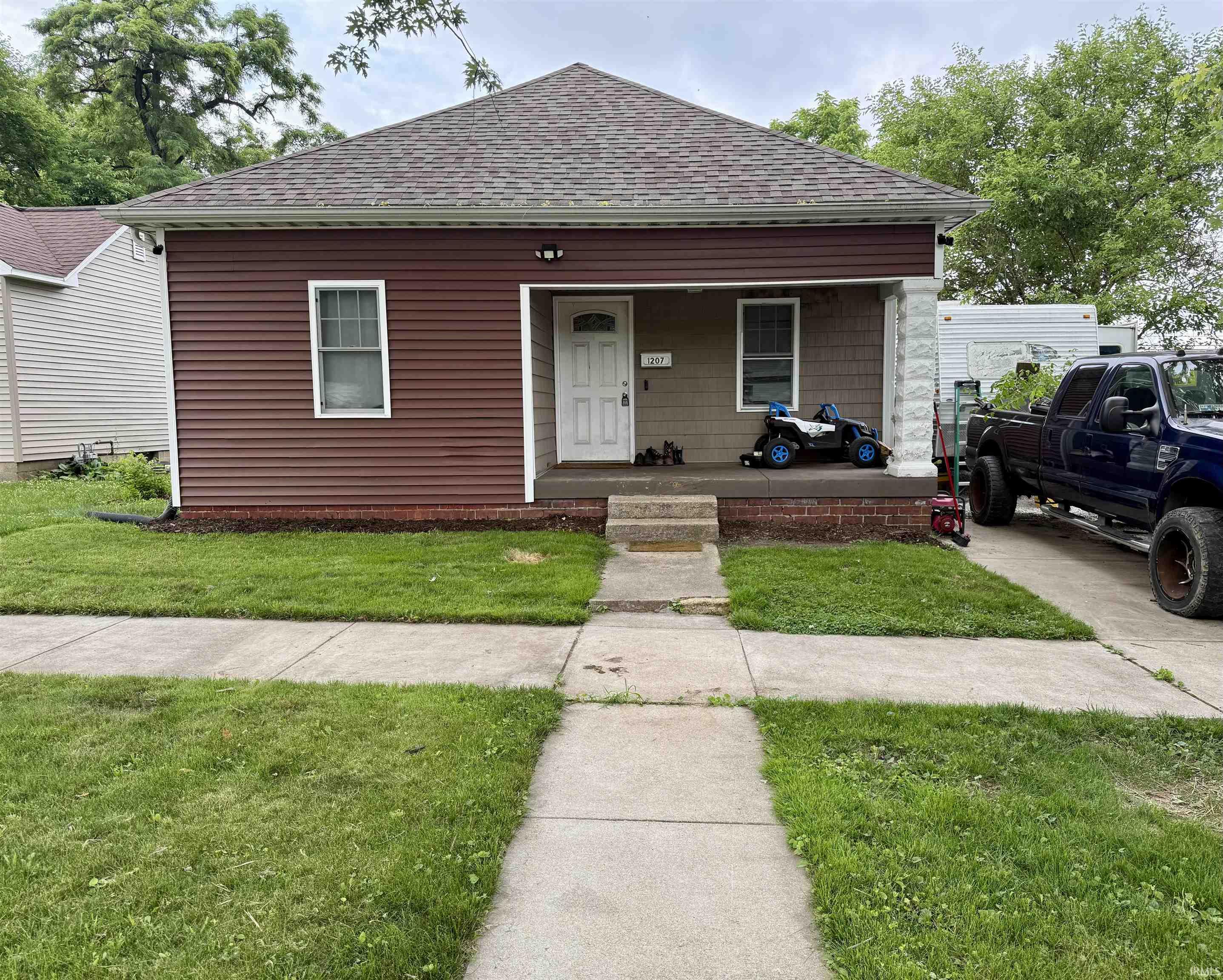 Homes for sale in Clinton, IN | 1207 Blackman St, Clinton, IN 47842 | MLS# 202522825