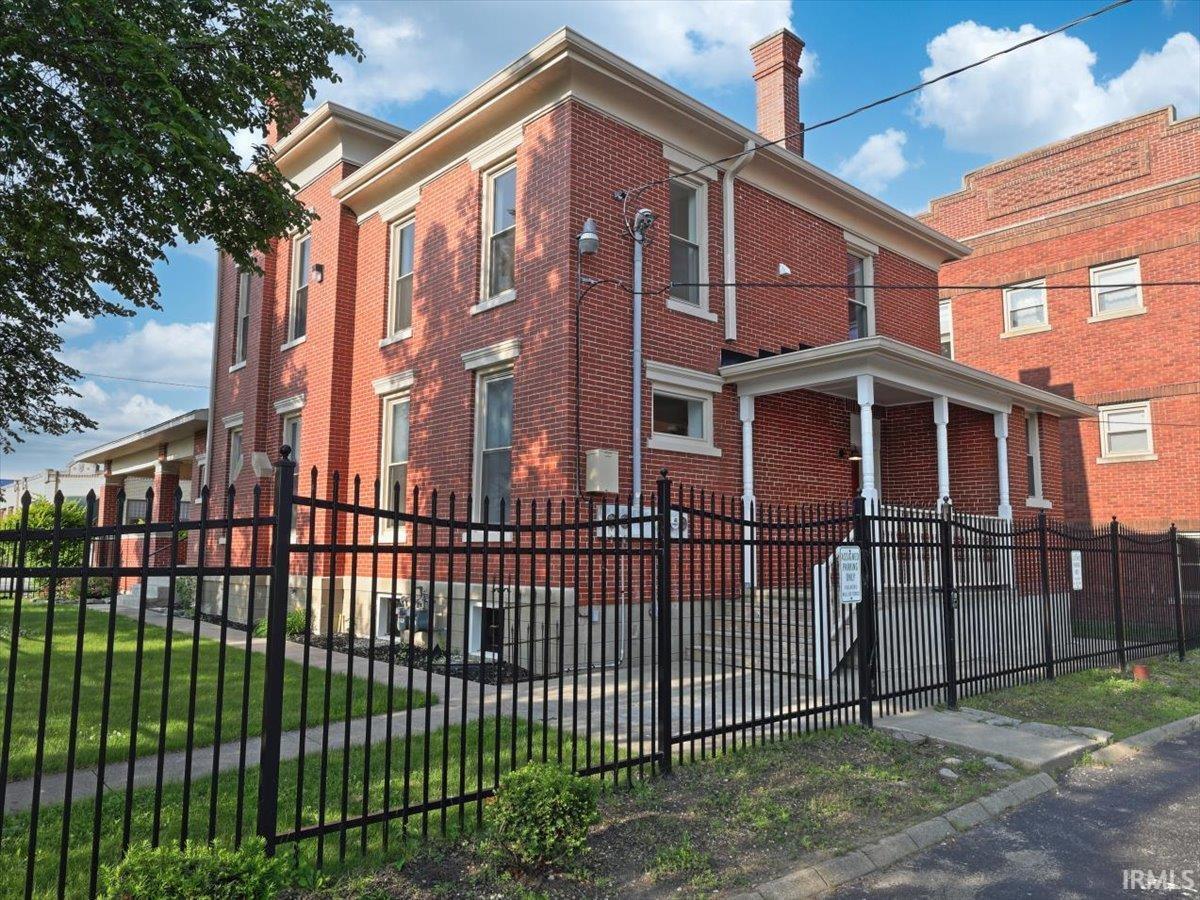 Photo 2 of 439 E Wayne Street