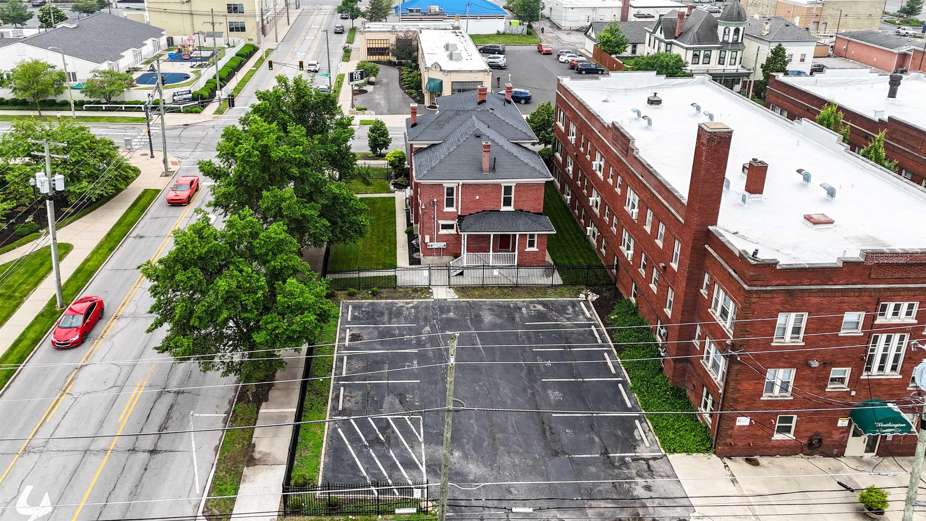 Photo 3 of 439 E Wayne Street