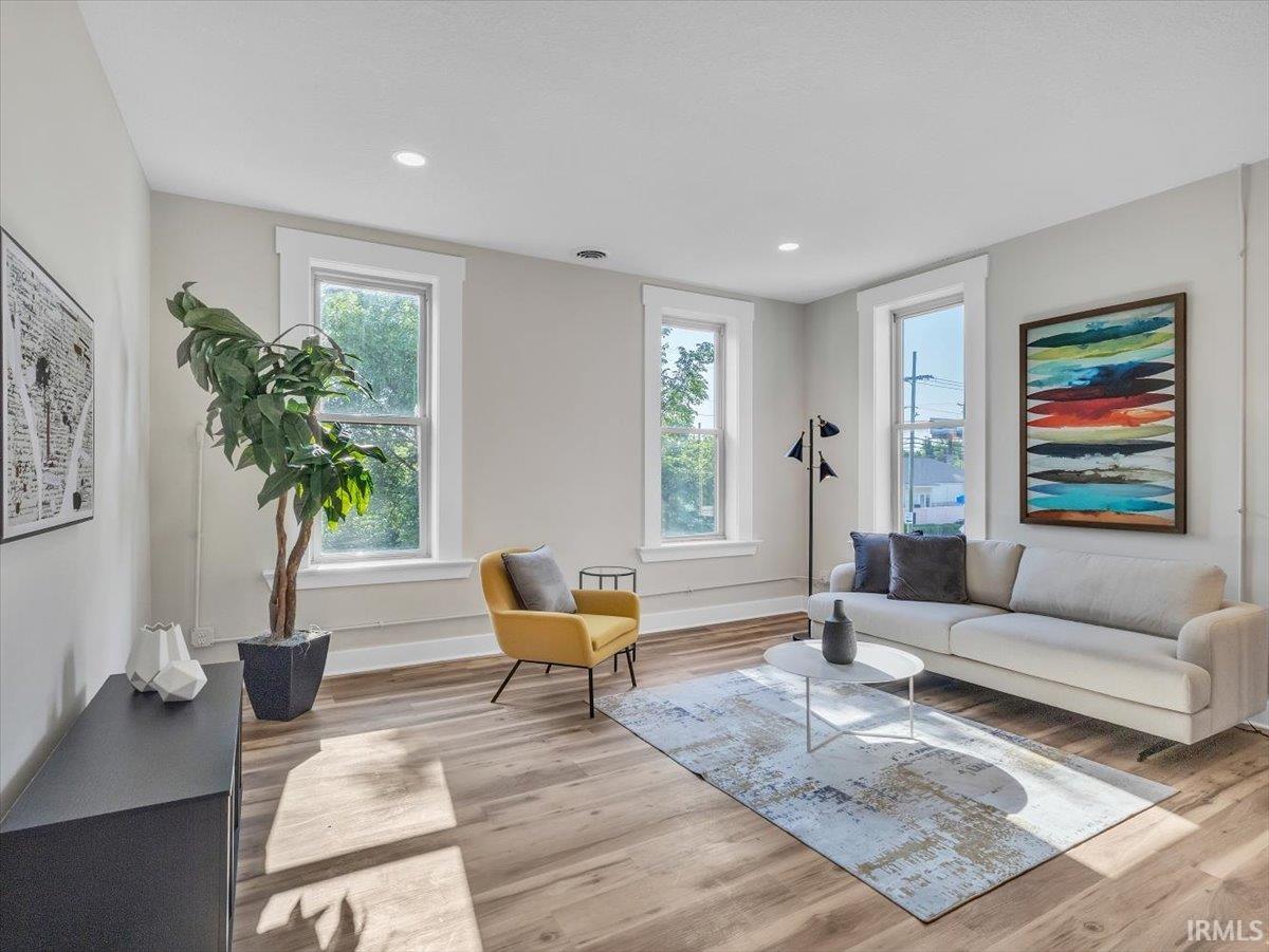 Photo 5 of 439 E Wayne Street