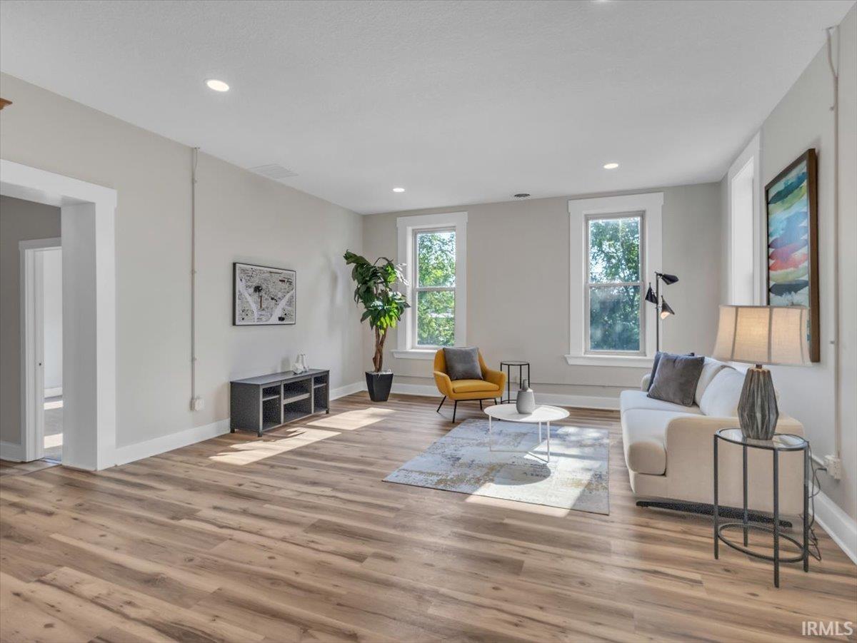 Photo 6 of 439 E Wayne Street