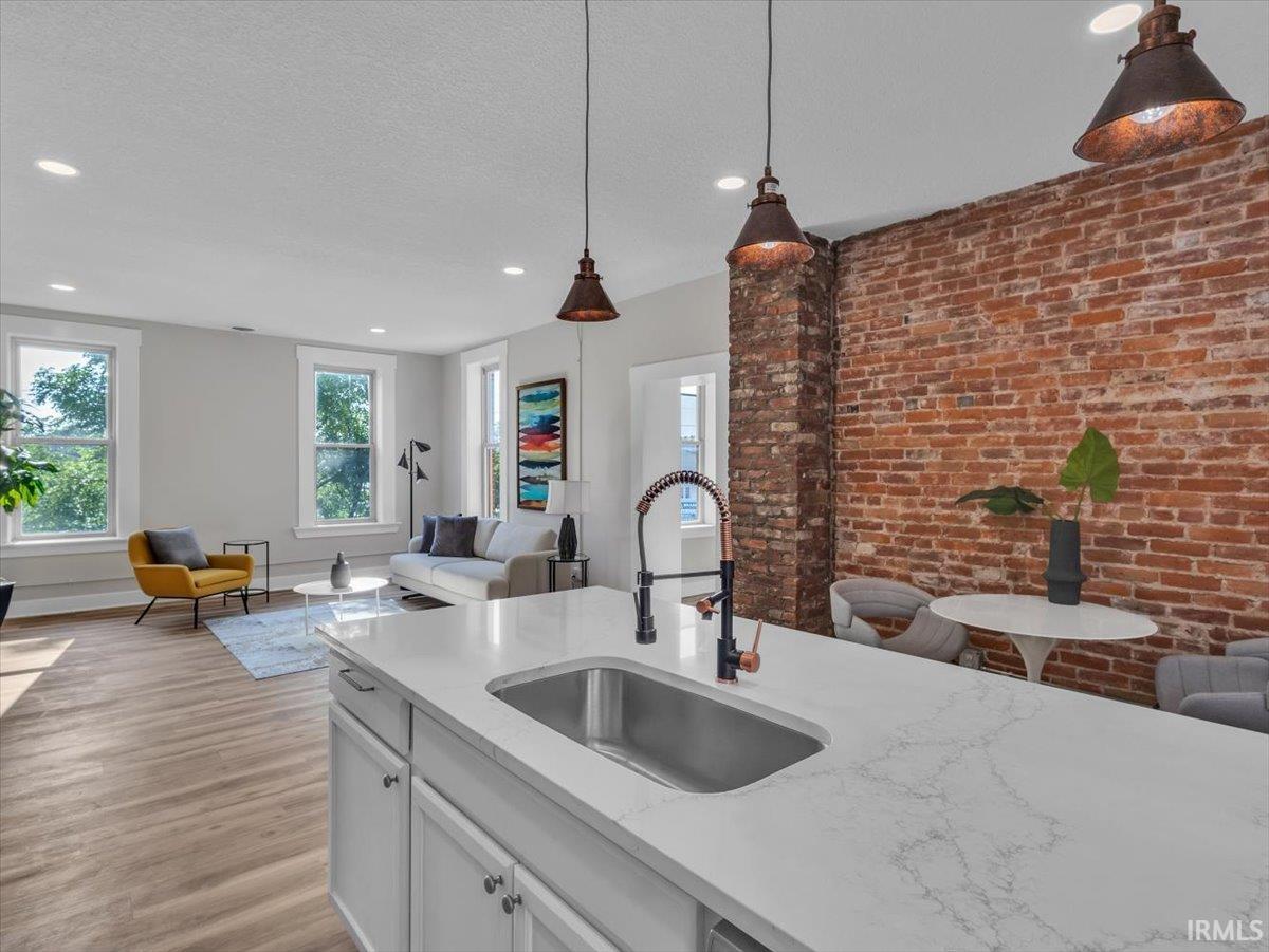 Photo 8 of 439 E Wayne Street