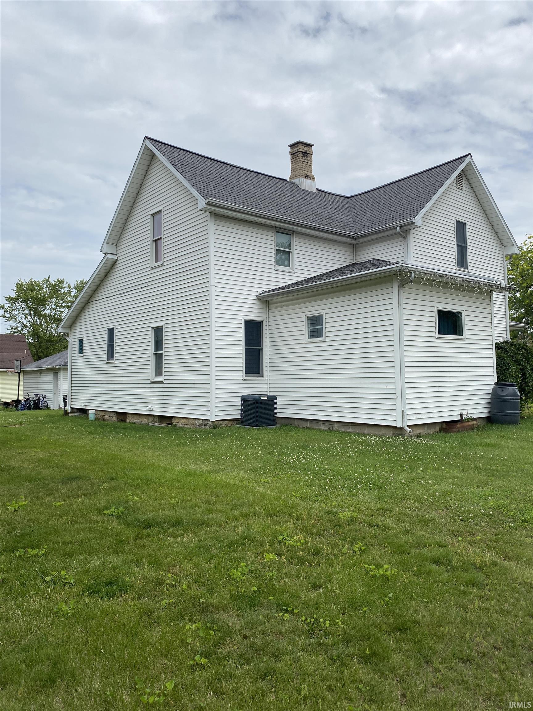 Photo 23 of 506 N Sprunger Street