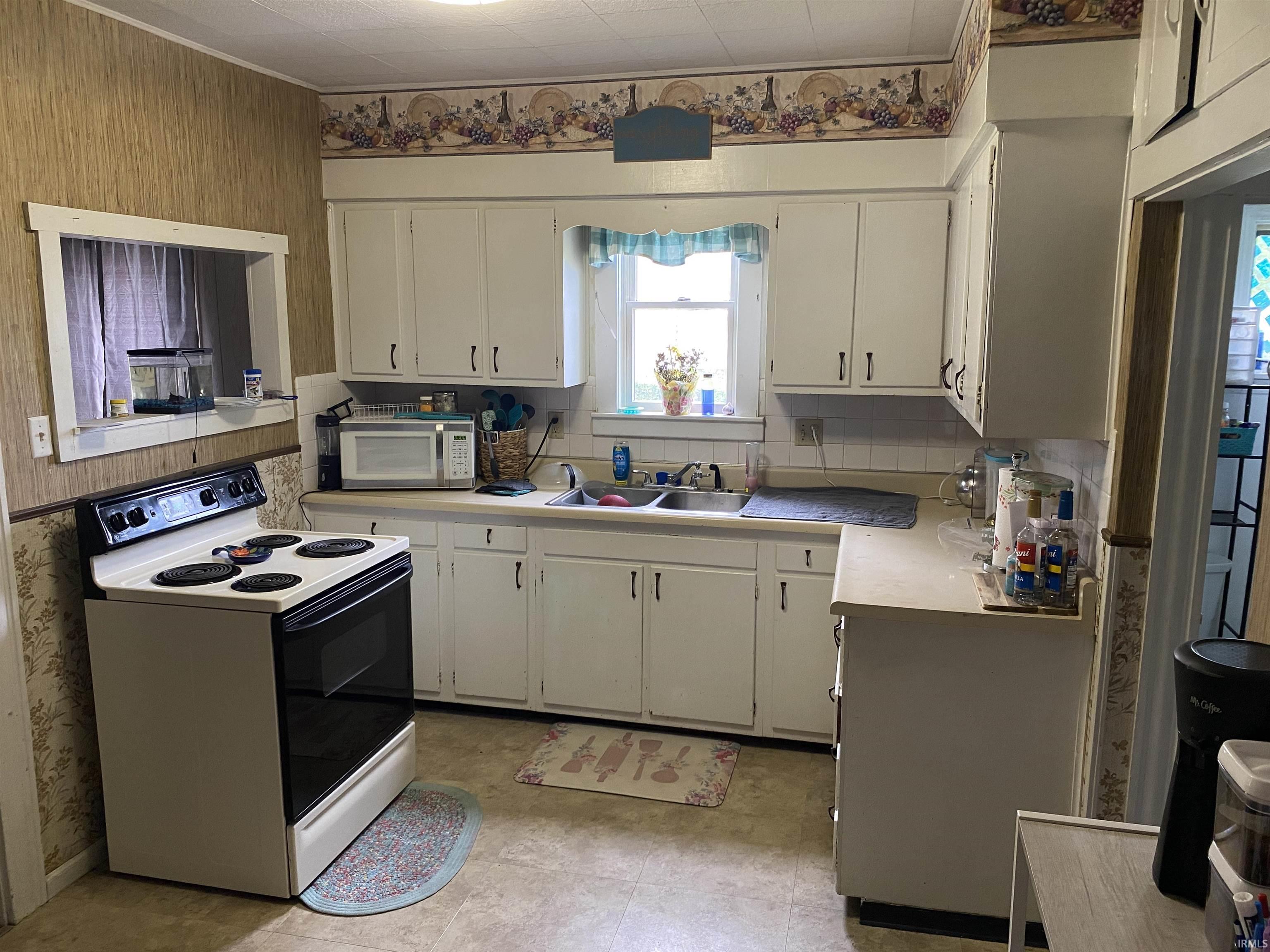 Photo 3 of 506 N Sprunger Street