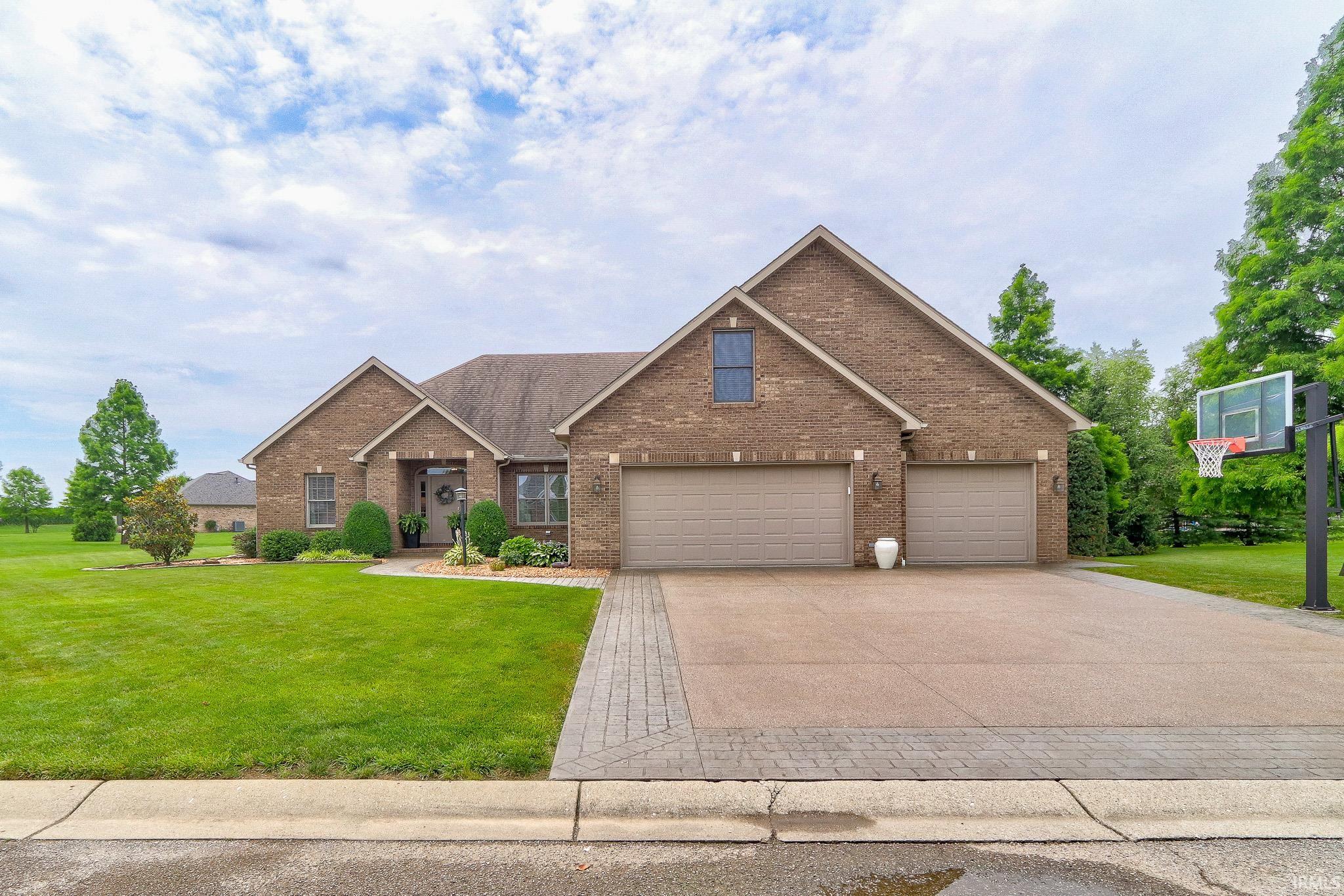 Homes for sale in Haubstadt, IN | 706 E Laurel Ridge Ct, Haubstadt, IN 47639 | MLS# 202523132