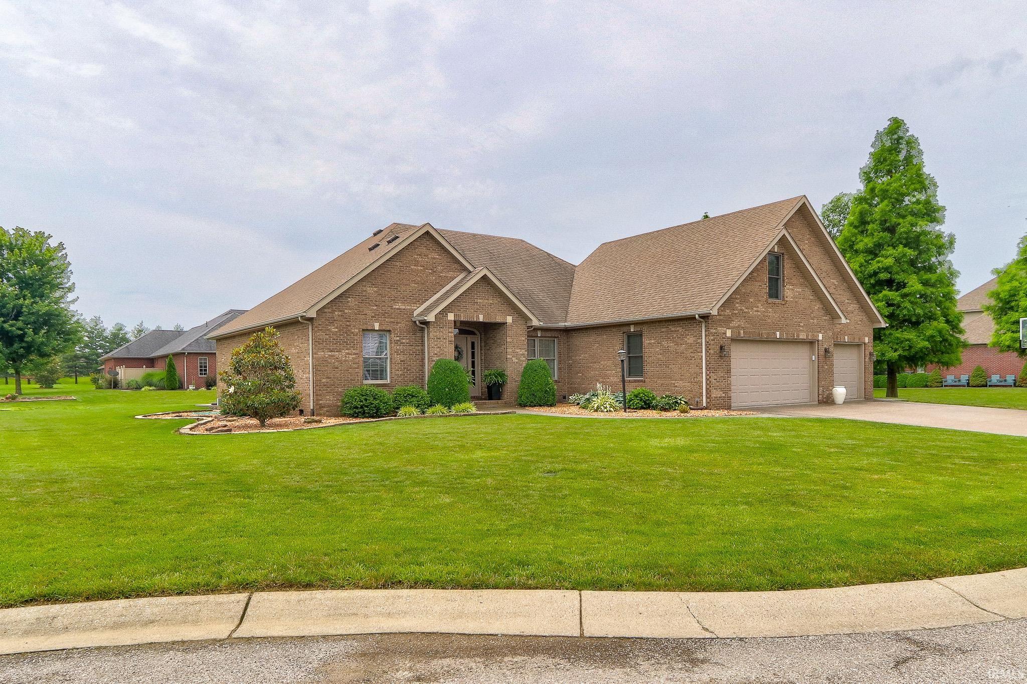 Homes for sale in Haubstadt, IN | 706 E Laurel Ridge Ct, Haubstadt, IN 47639 | MLS# 202523132