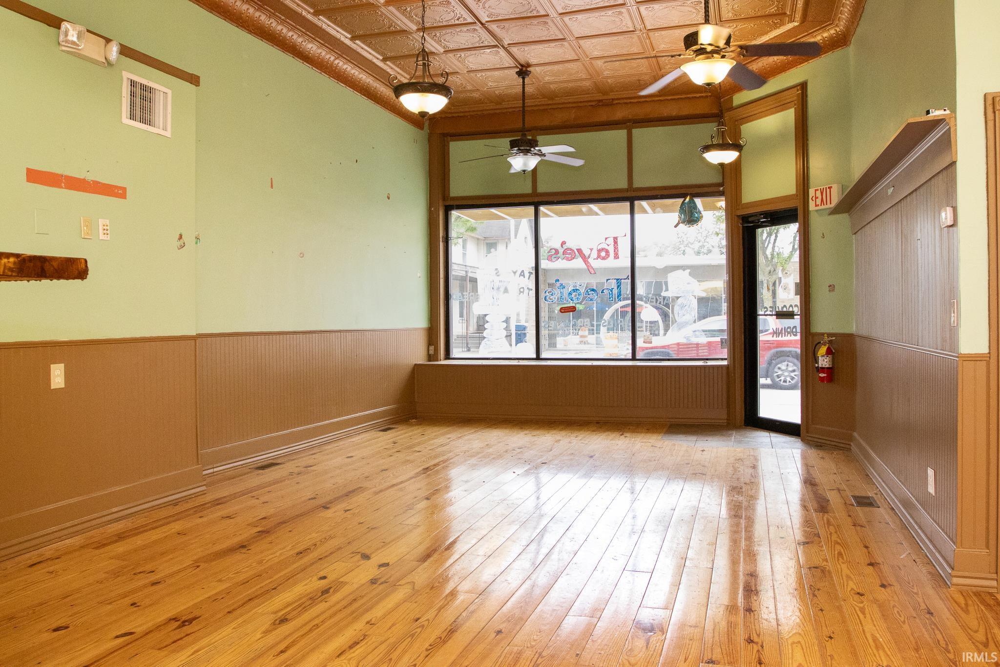 Photo 13 of 521 Broadway Street