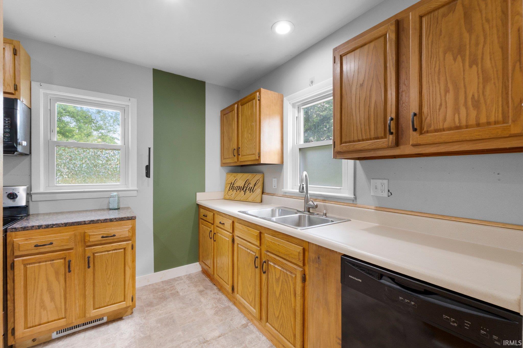 Photo 11 of 718 N Cedar Street