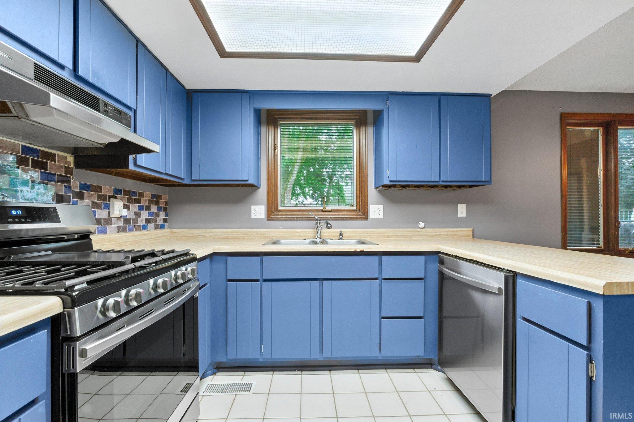 Photo 10 of 7702 Sunderland Drive