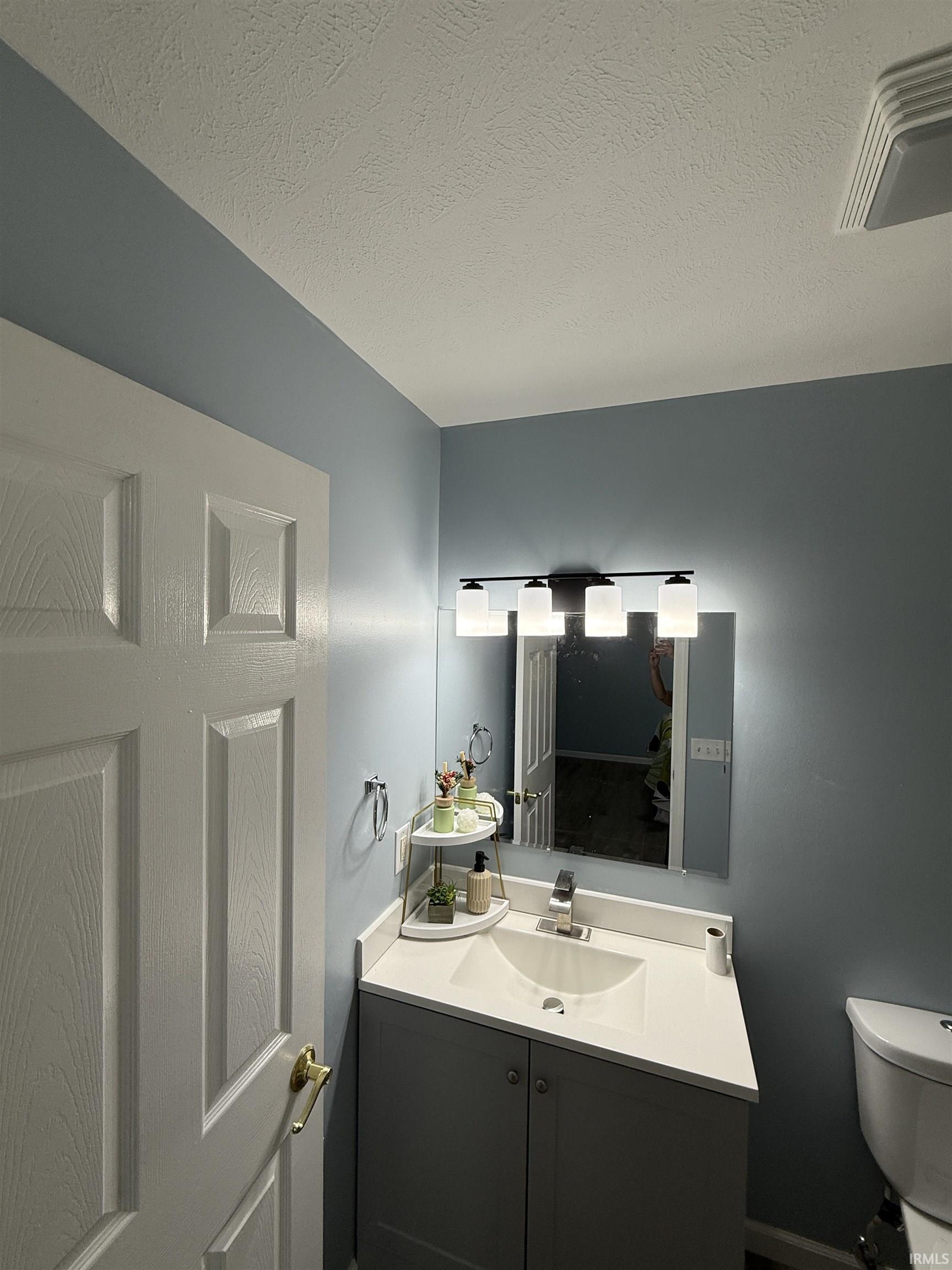 Photo 9 of 800 E Arthur Street