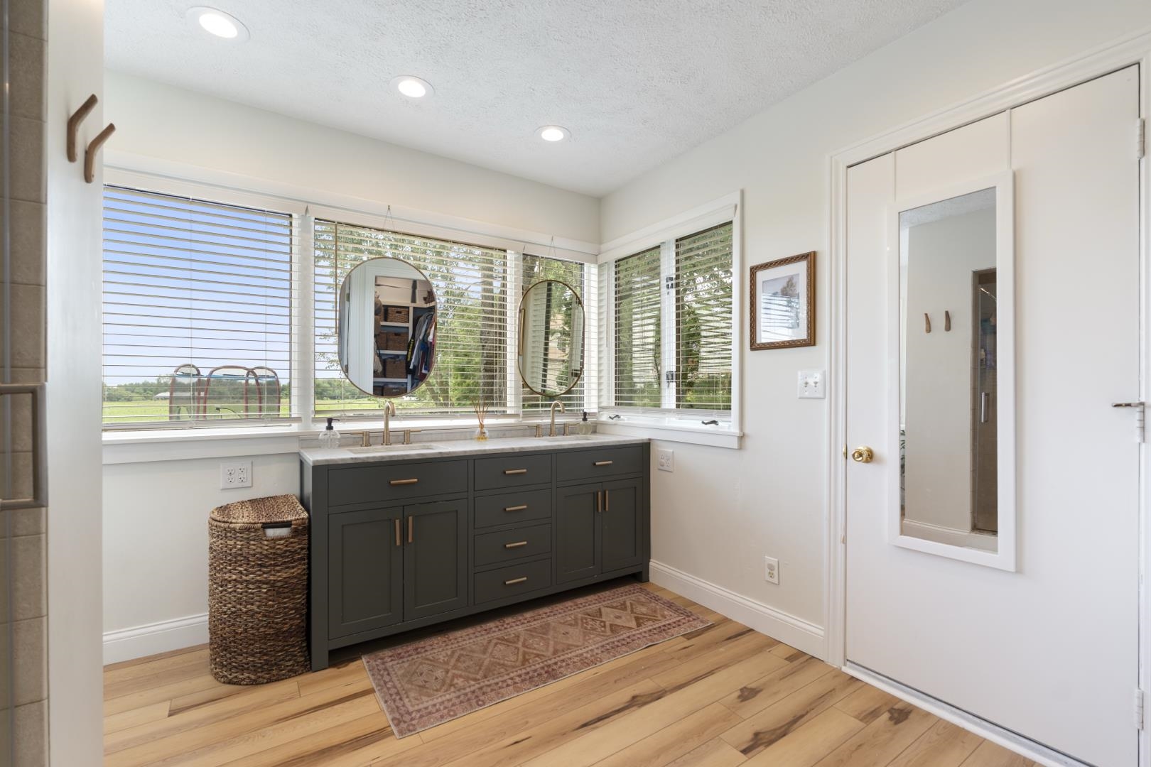 Photo 12 of 3865 E Forest Glen Avenue