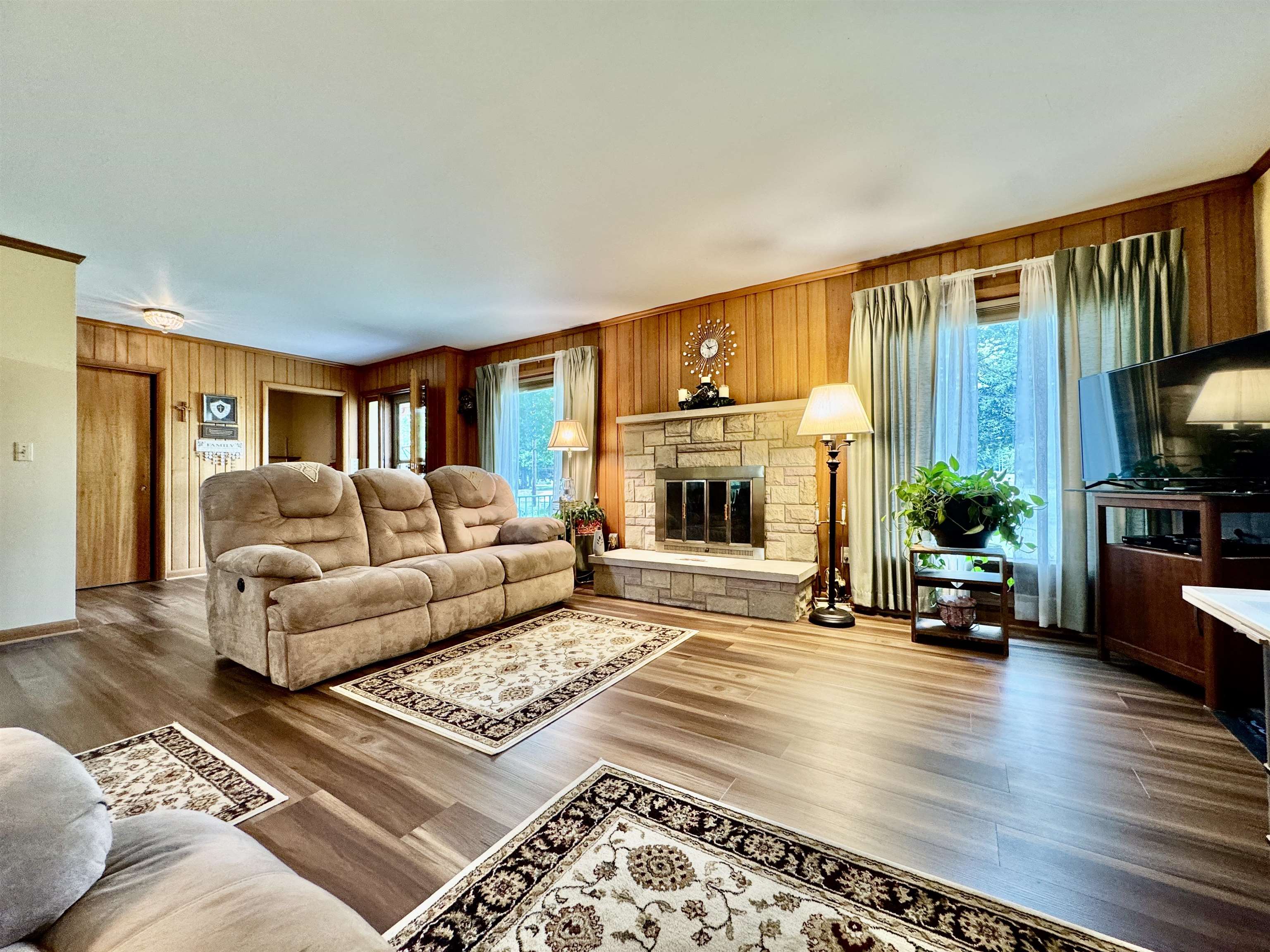 Homes for sale in Warsaw, IN | 1201 Edgewood Dr, Warsaw, IN 46580 | MLS# 202524013