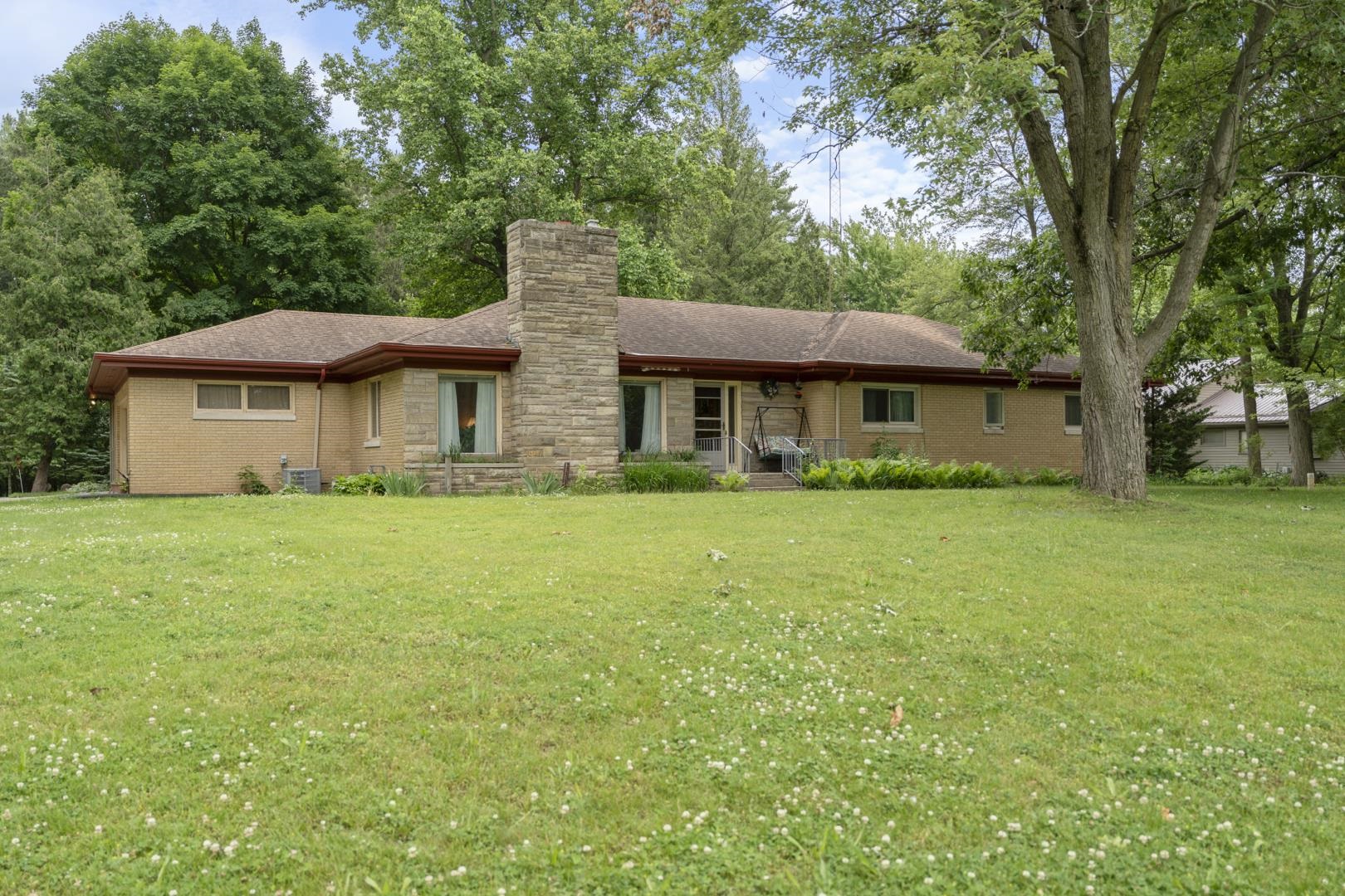 Homes for sale in Warsaw, IN | 1201 Edgewood Dr, Warsaw, IN 46580 | MLS# 202524013