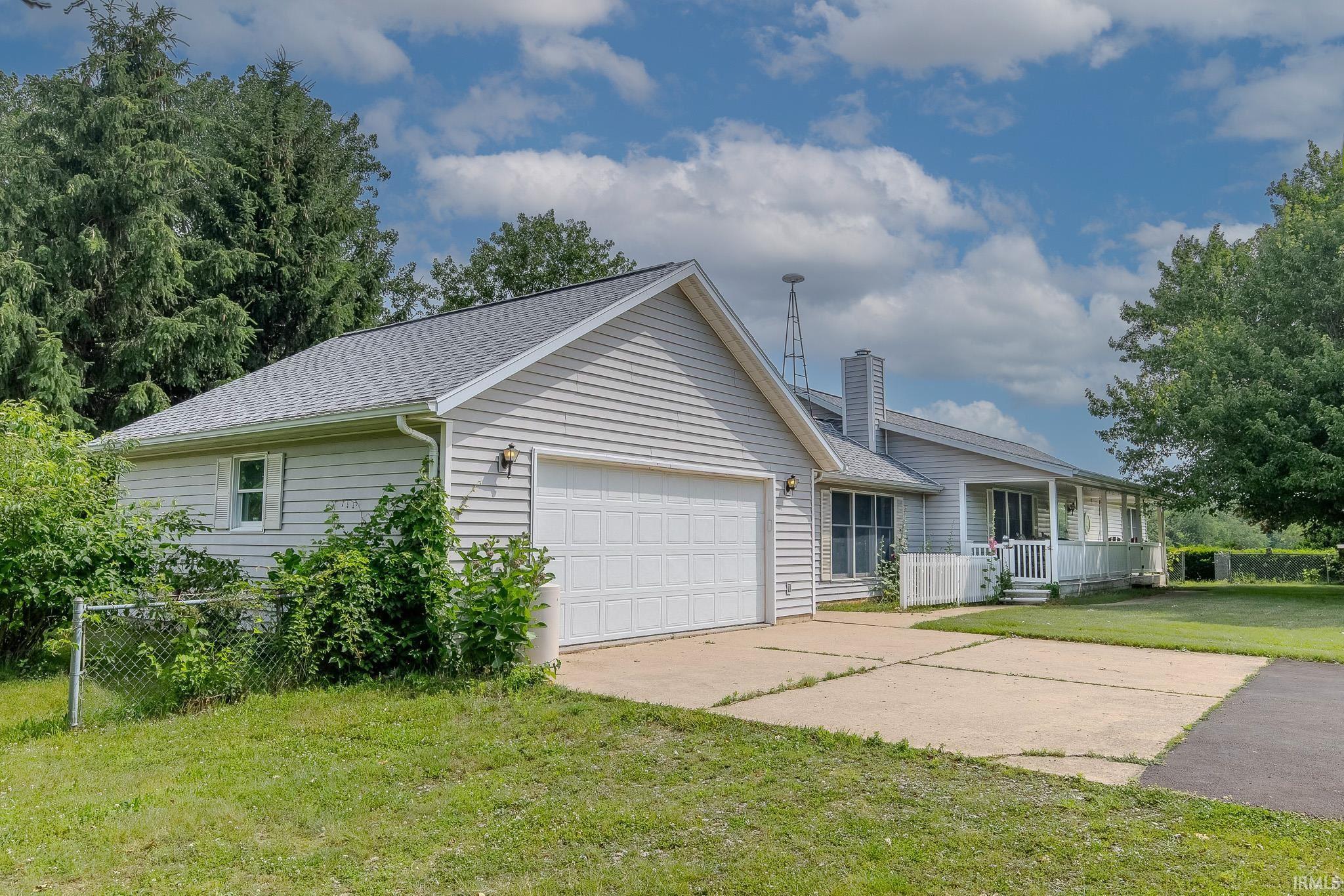 Photo 2 of 3325 E SR 120