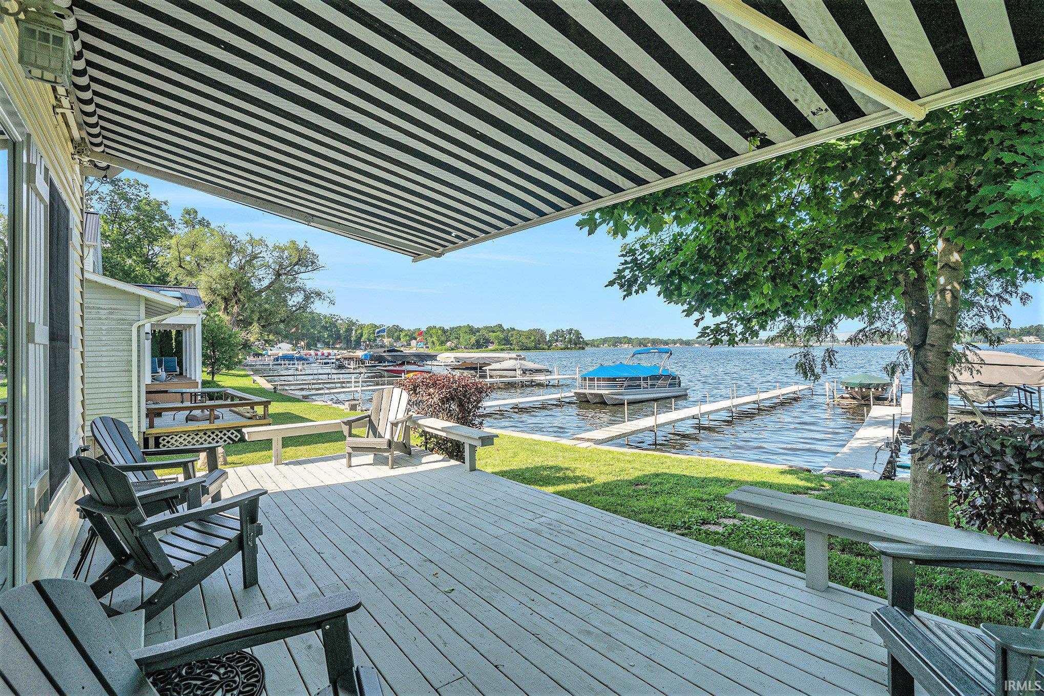 This retractable awning is such a great feature that is available in seconds with the touch of the remote.