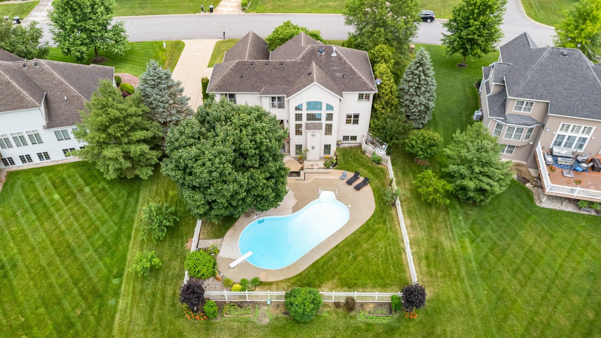 Homes for sale in Granger, IN | 10080 Pemburry Dr, Granger, IN 46530 | MLS# 202524237