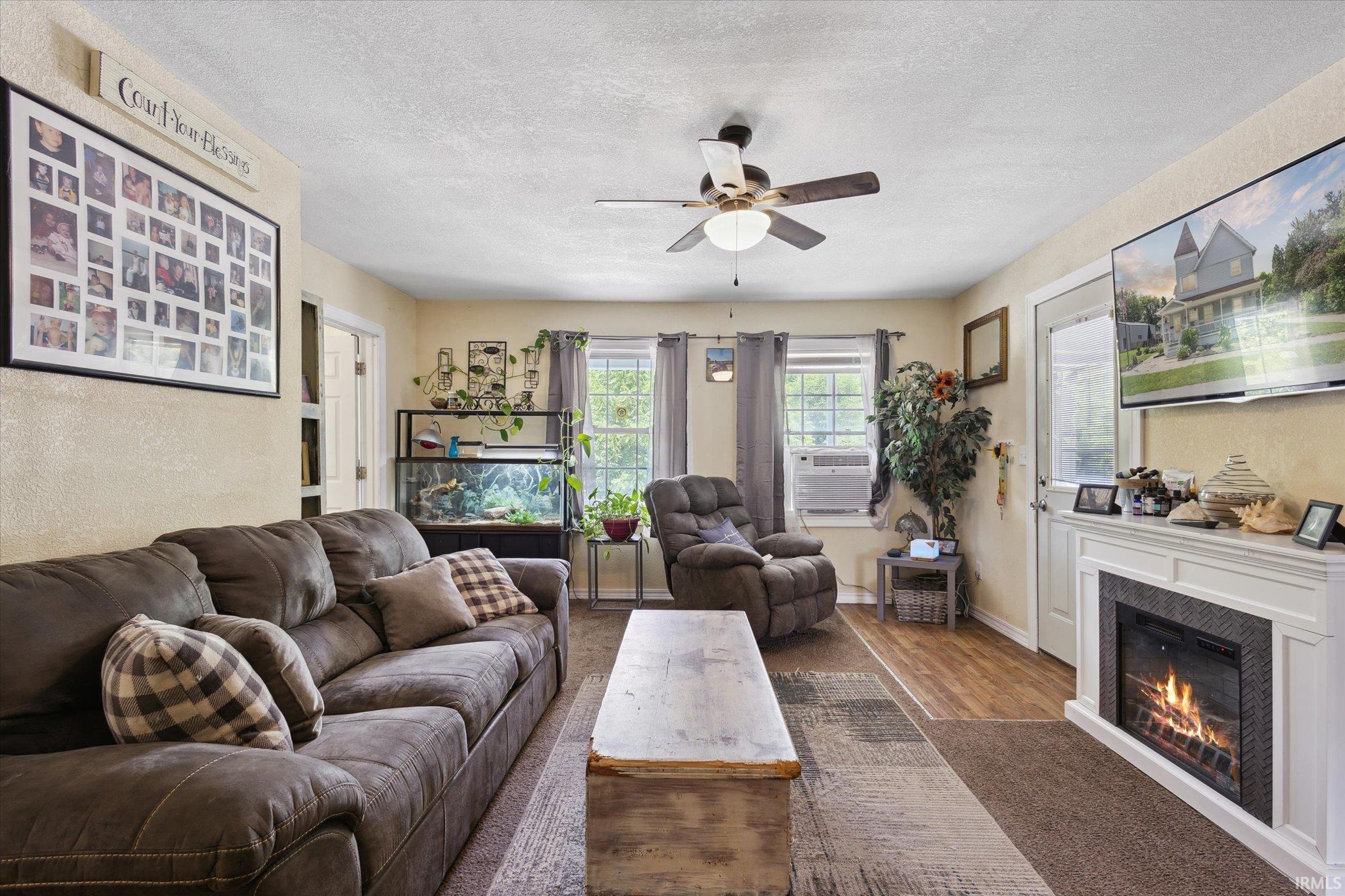 Photo 10 of 661 W Jefferson Street