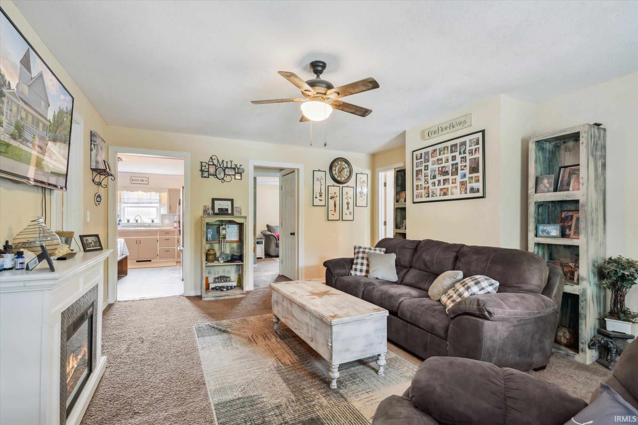 Photo 9 of 661 W Jefferson Street