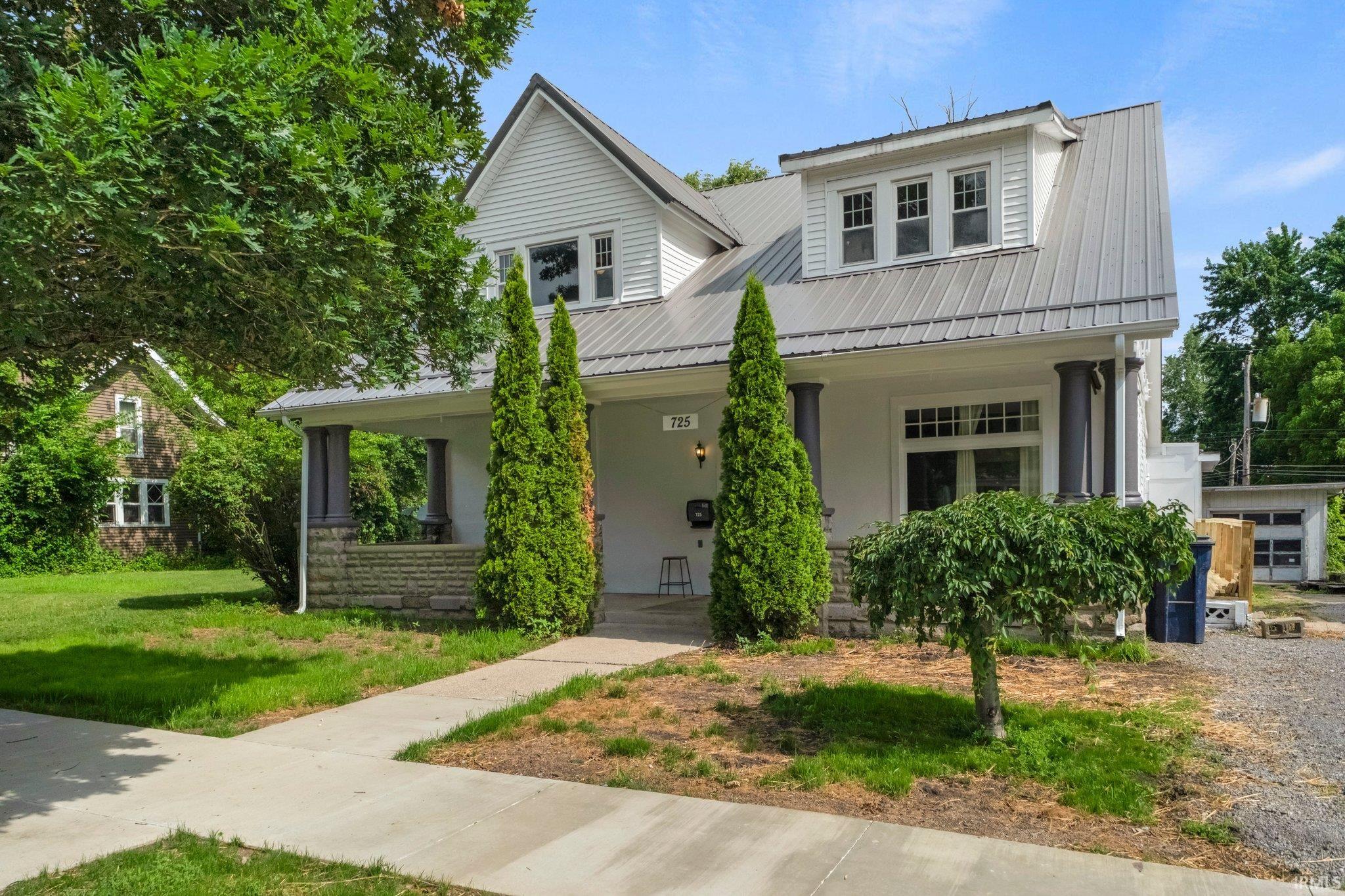 Photo 1 of 725 E Fort Wayne Street