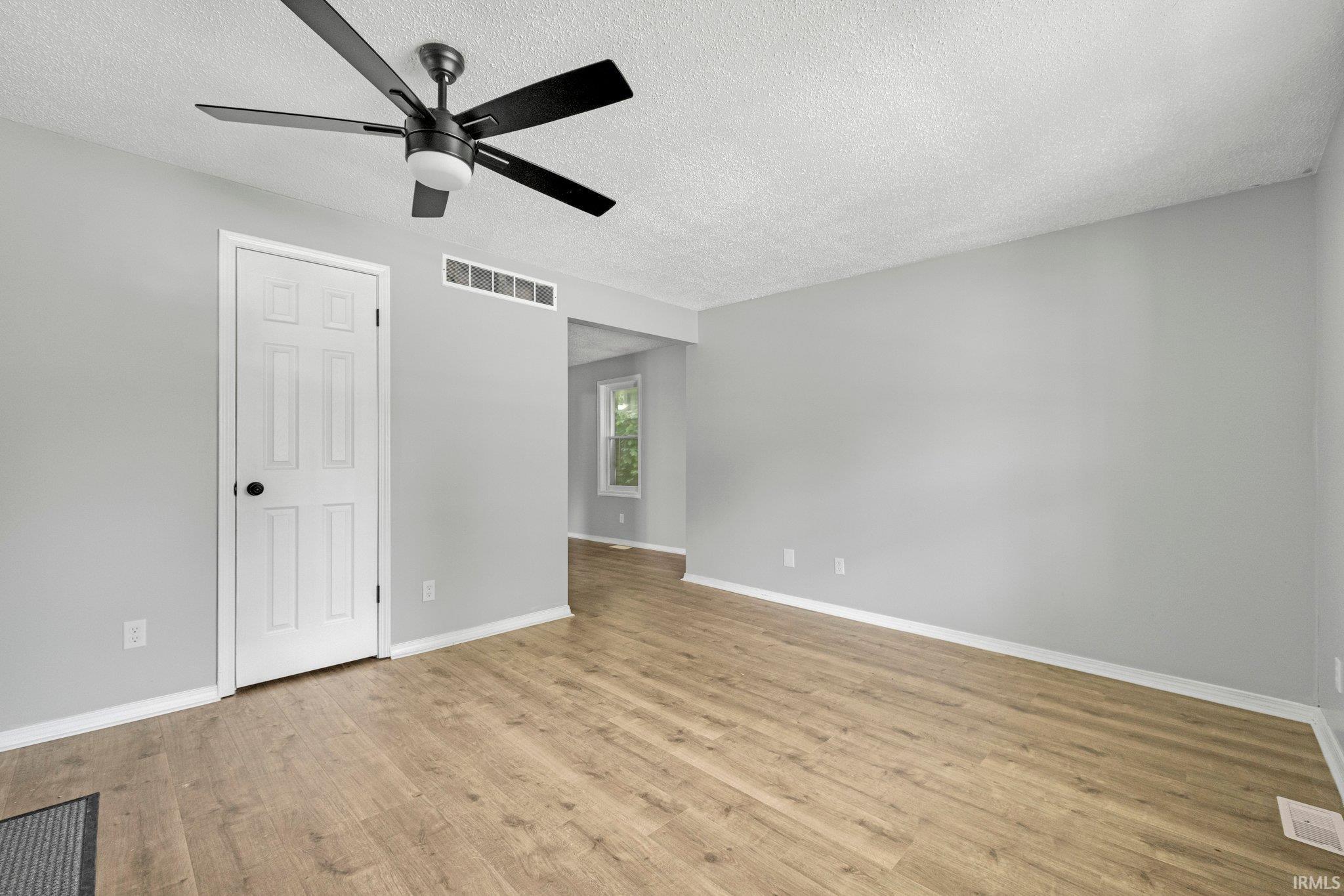 Photo 3 of 2725 Fox Avenue