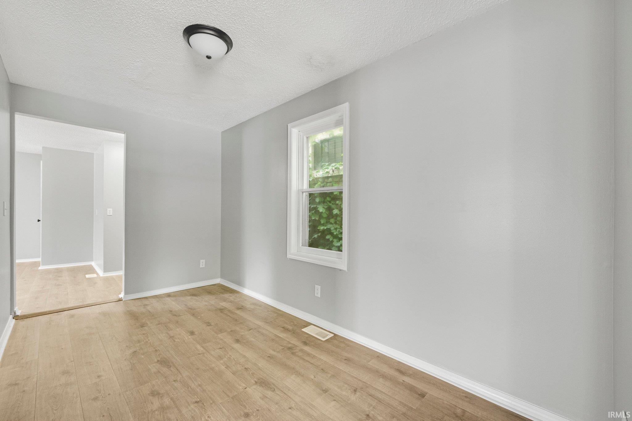 Photo 4 of 2725 Fox Avenue