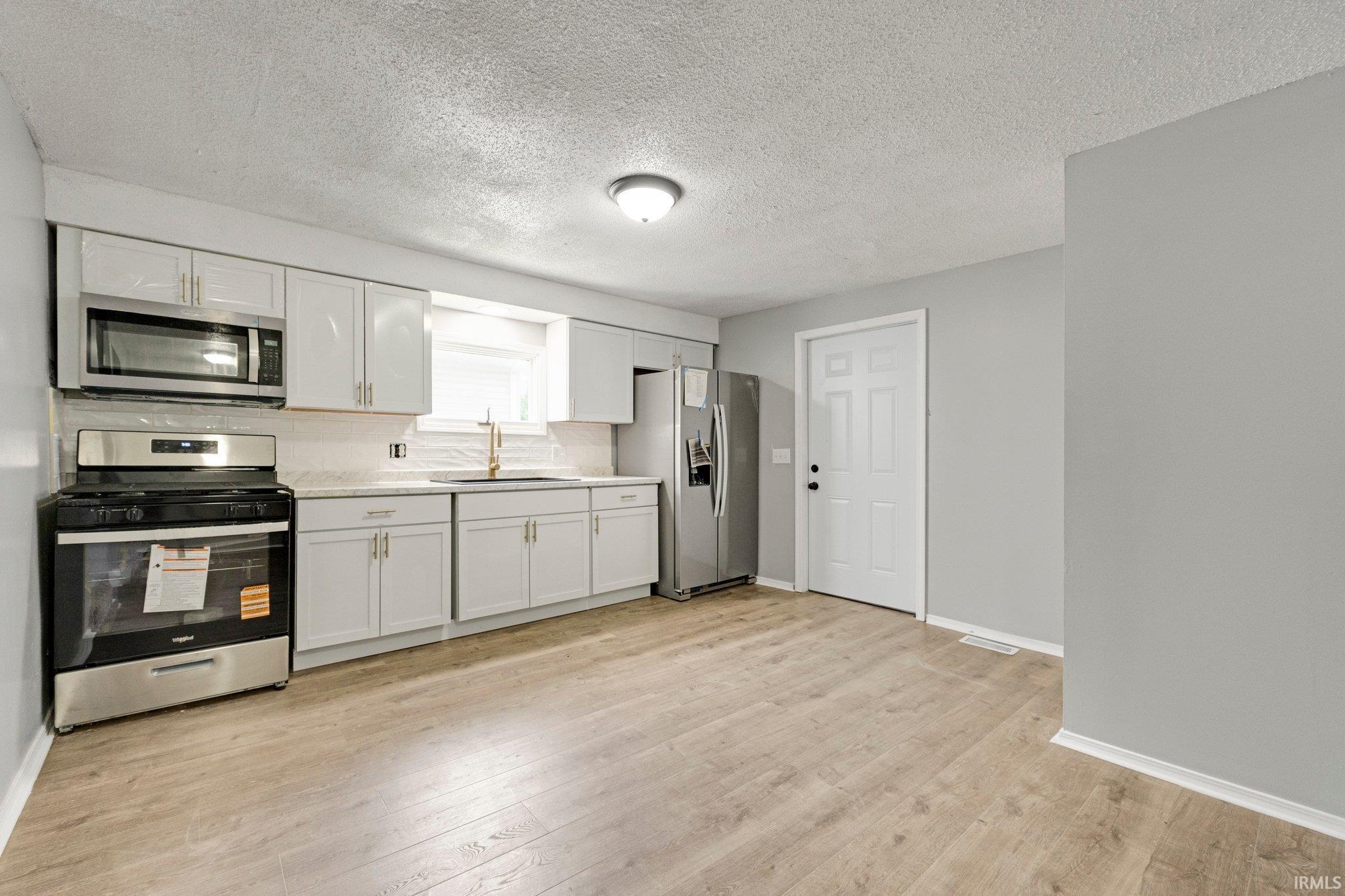 Photo 5 of 2725 Fox Avenue