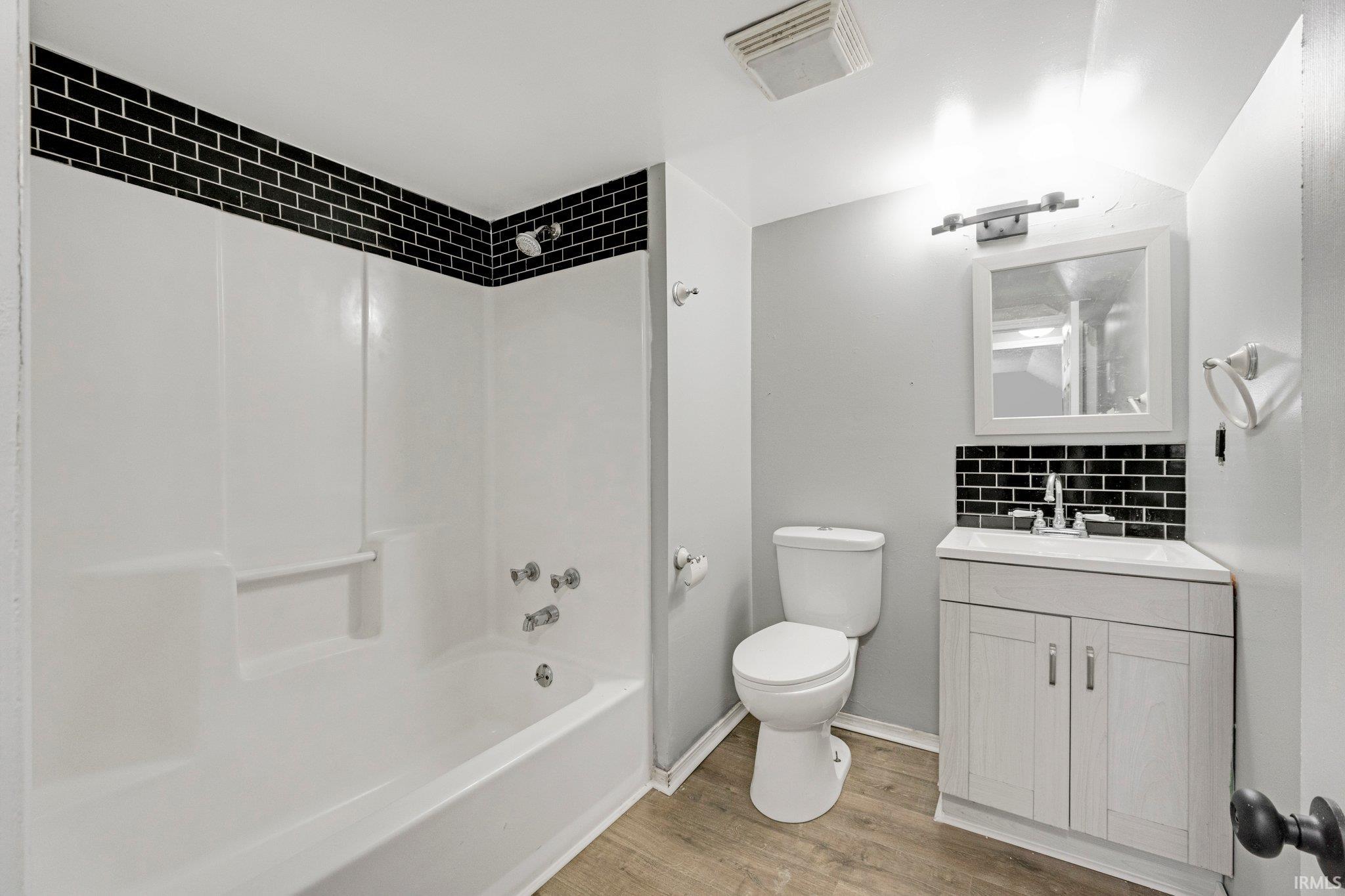 Photo 9 of 2725 Fox Avenue