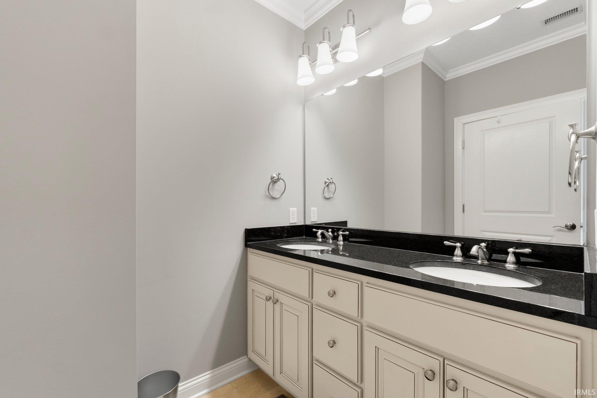 Photo 16 of 203 E Berry Street