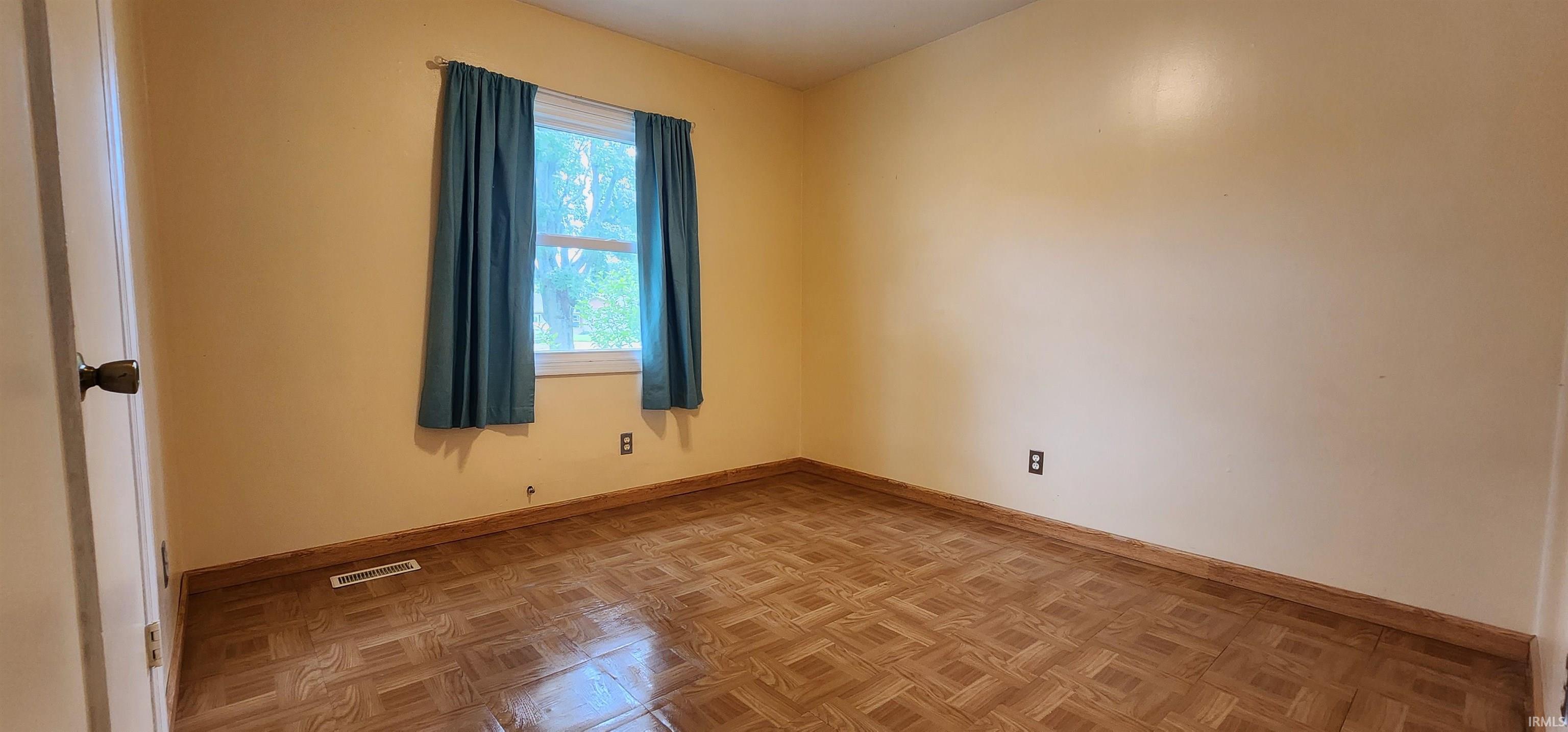 Photo 15 of 606 S Manor Drive