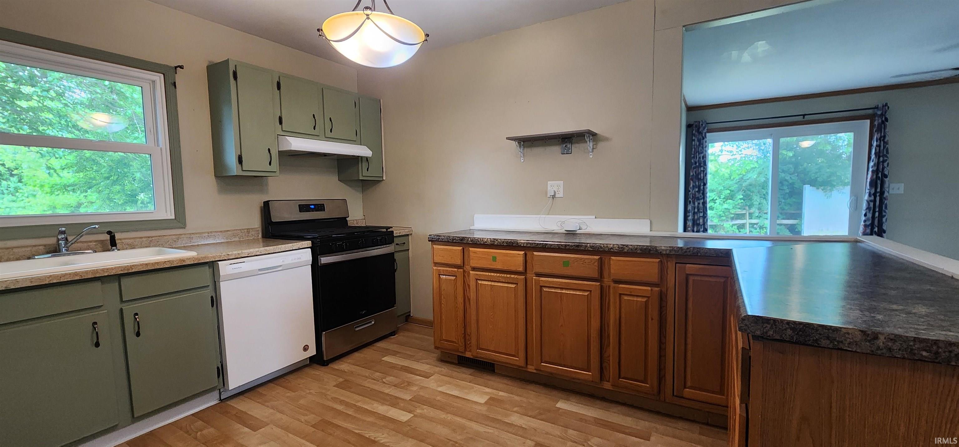 Photo 2 of 606 S Manor Drive
