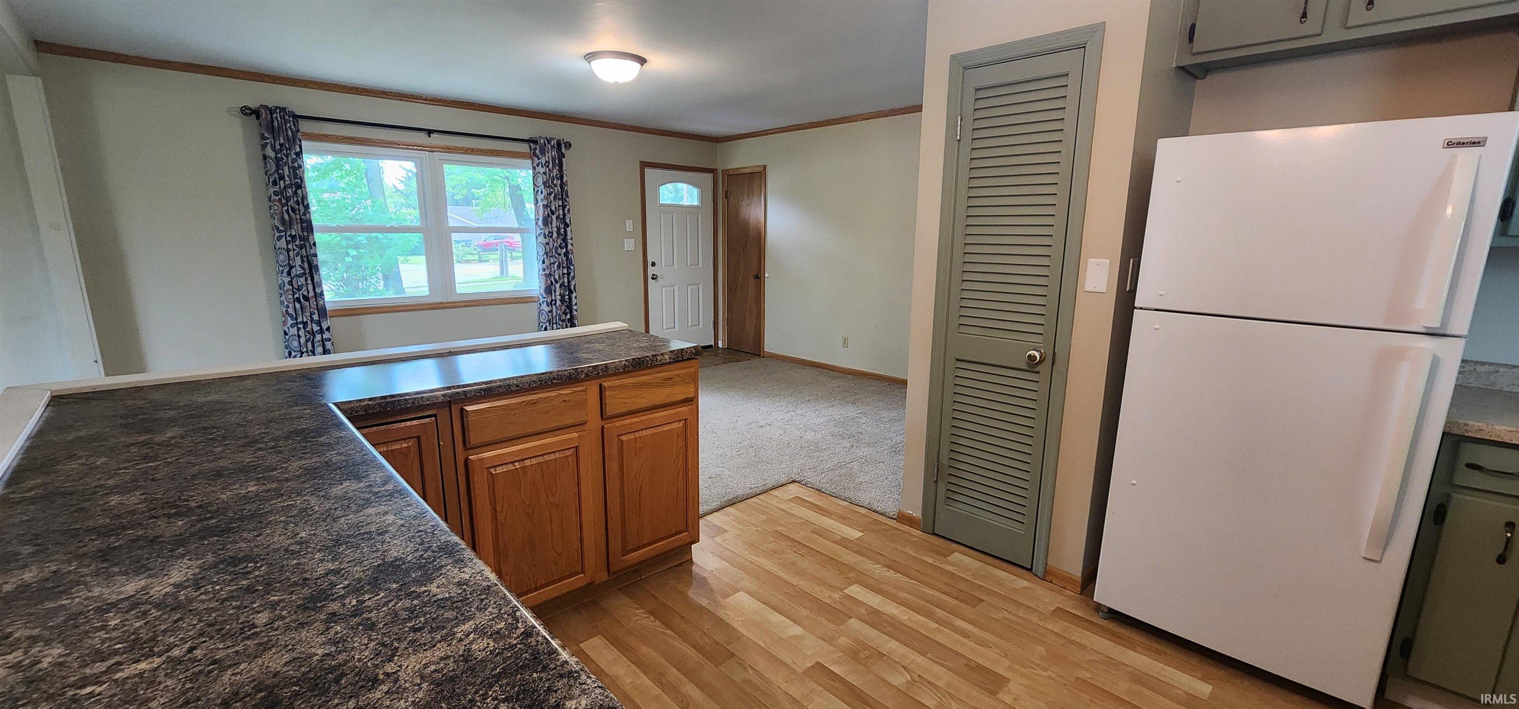 Photo 4 of 606 S Manor Drive