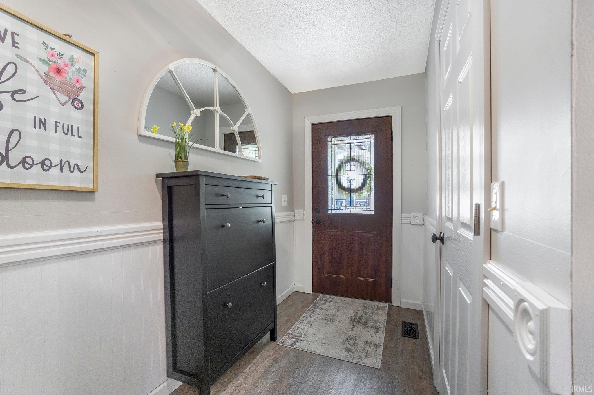 Photo 3 of 704 Shoreland Court
