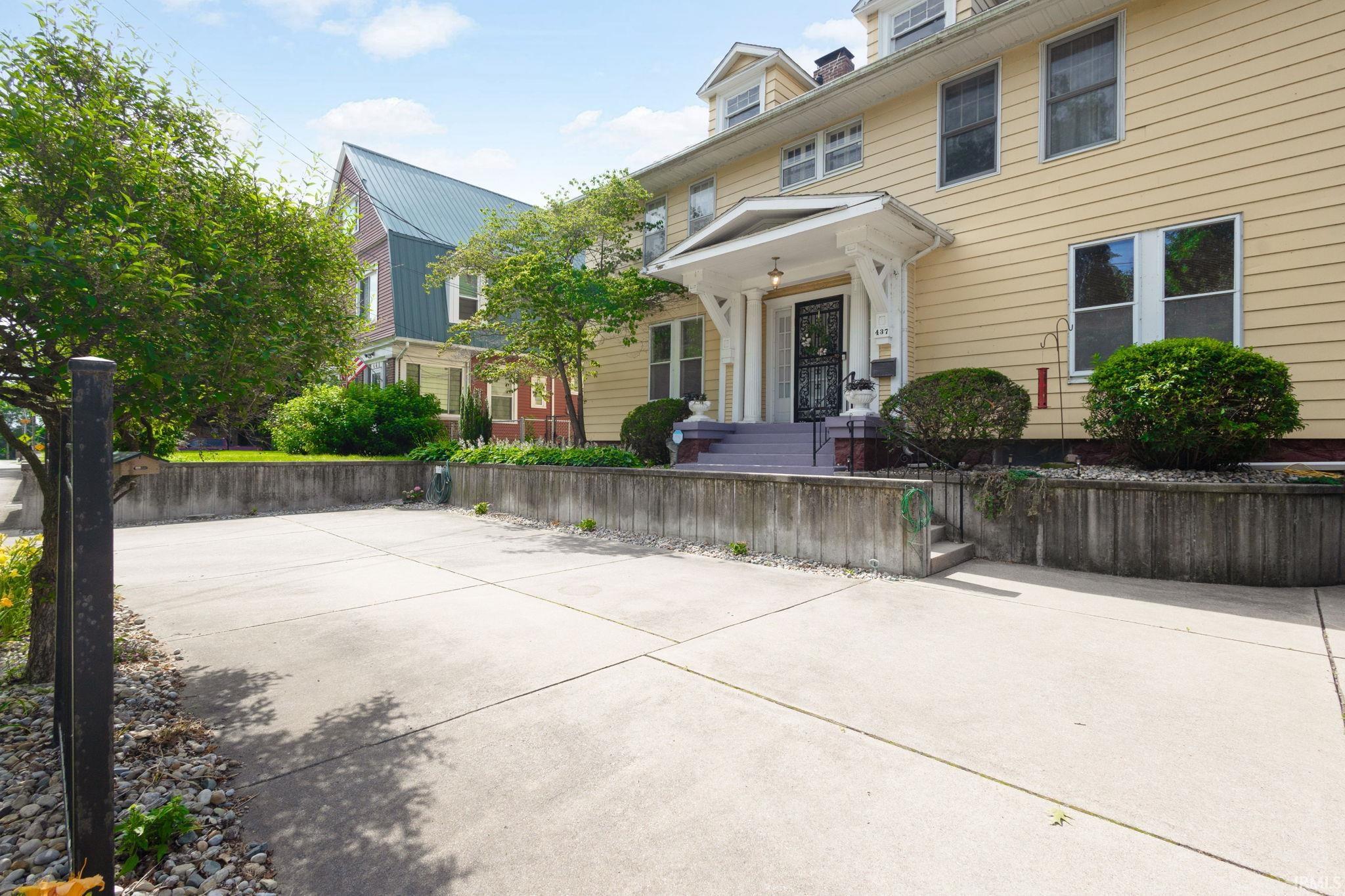 Homes for sale in Elkhart, IN | 437 E Beardsley Ave, Elkhart, IN 46514 | MLS# 202524741