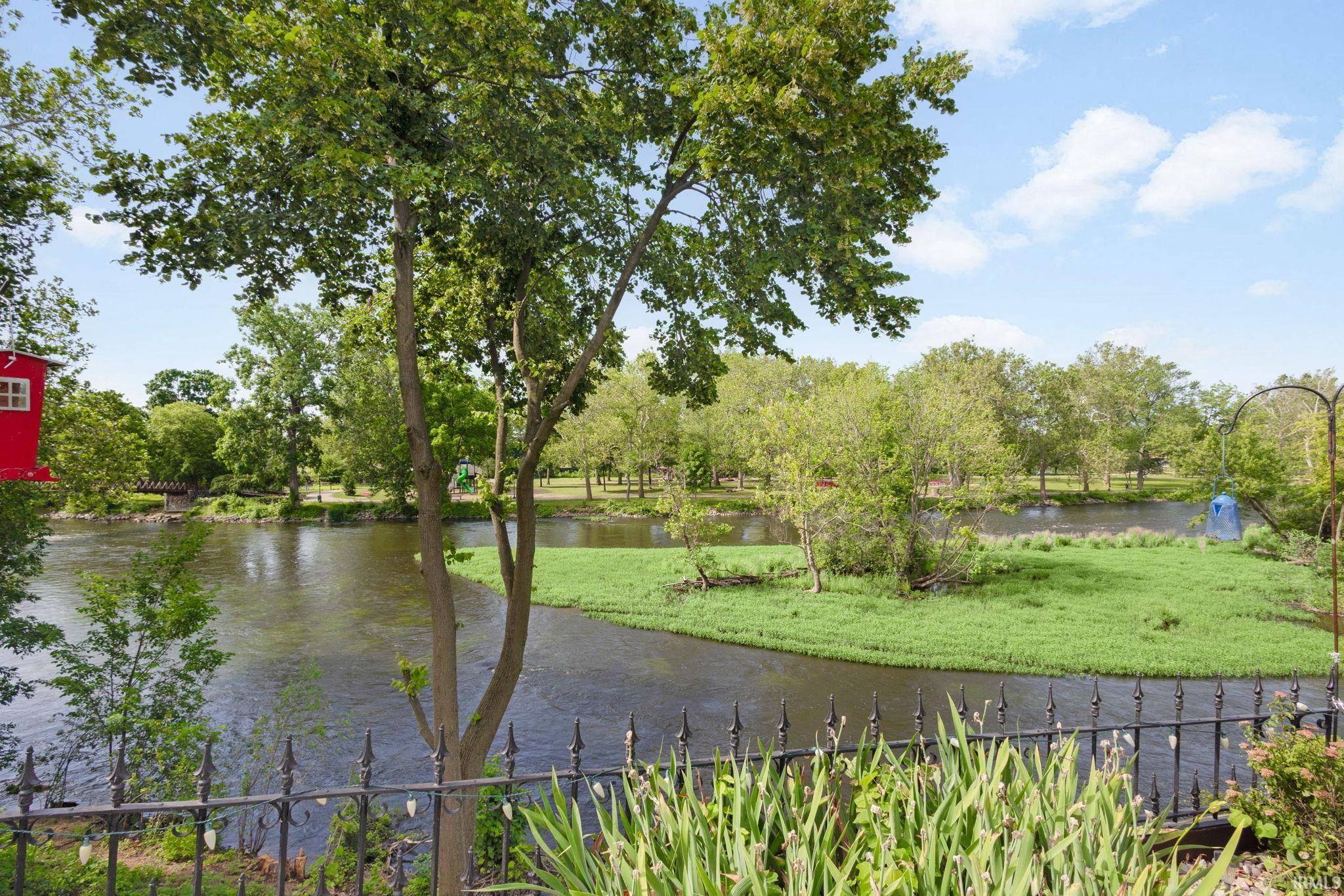 Homes for sale in Elkhart, IN | 437 E Beardsley Ave, Elkhart, IN 46514 | MLS# 202524741