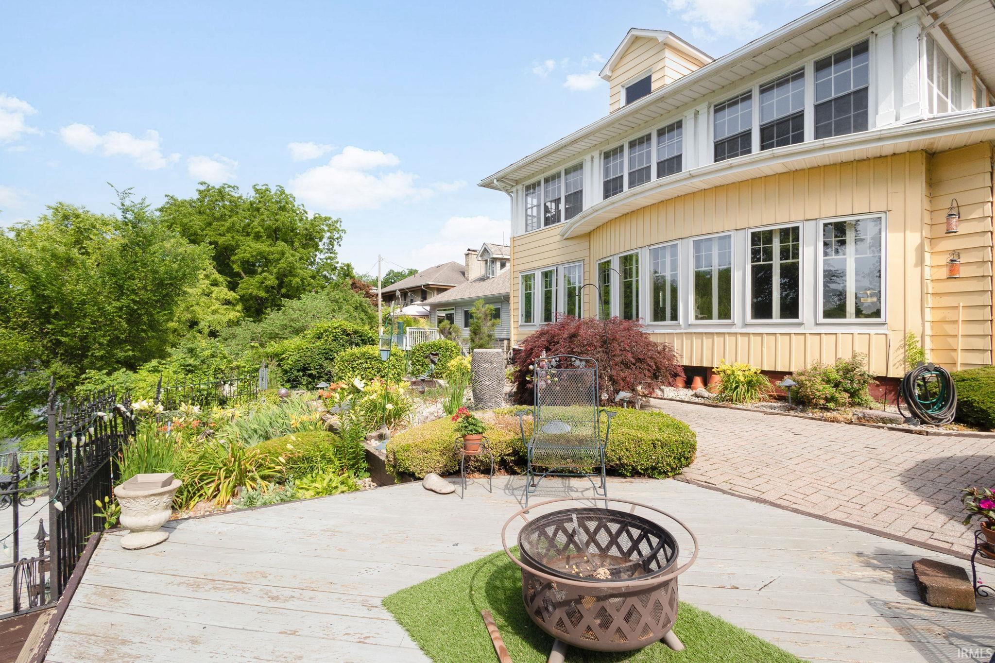 Homes for sale in Elkhart, IN | 437 E Beardsley Ave, Elkhart, IN 46514 | MLS# 202524741