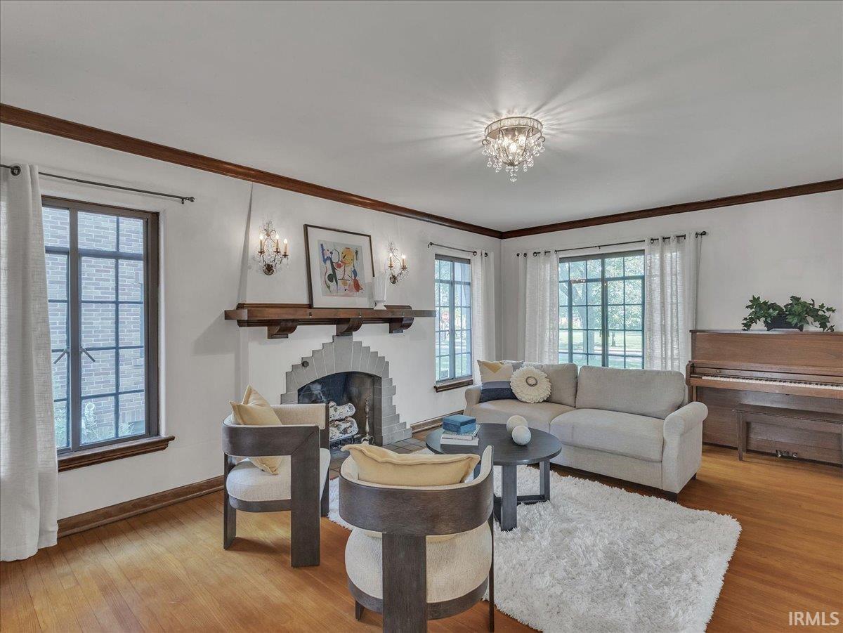 Photo 10 of 457 W Oakdale Drive