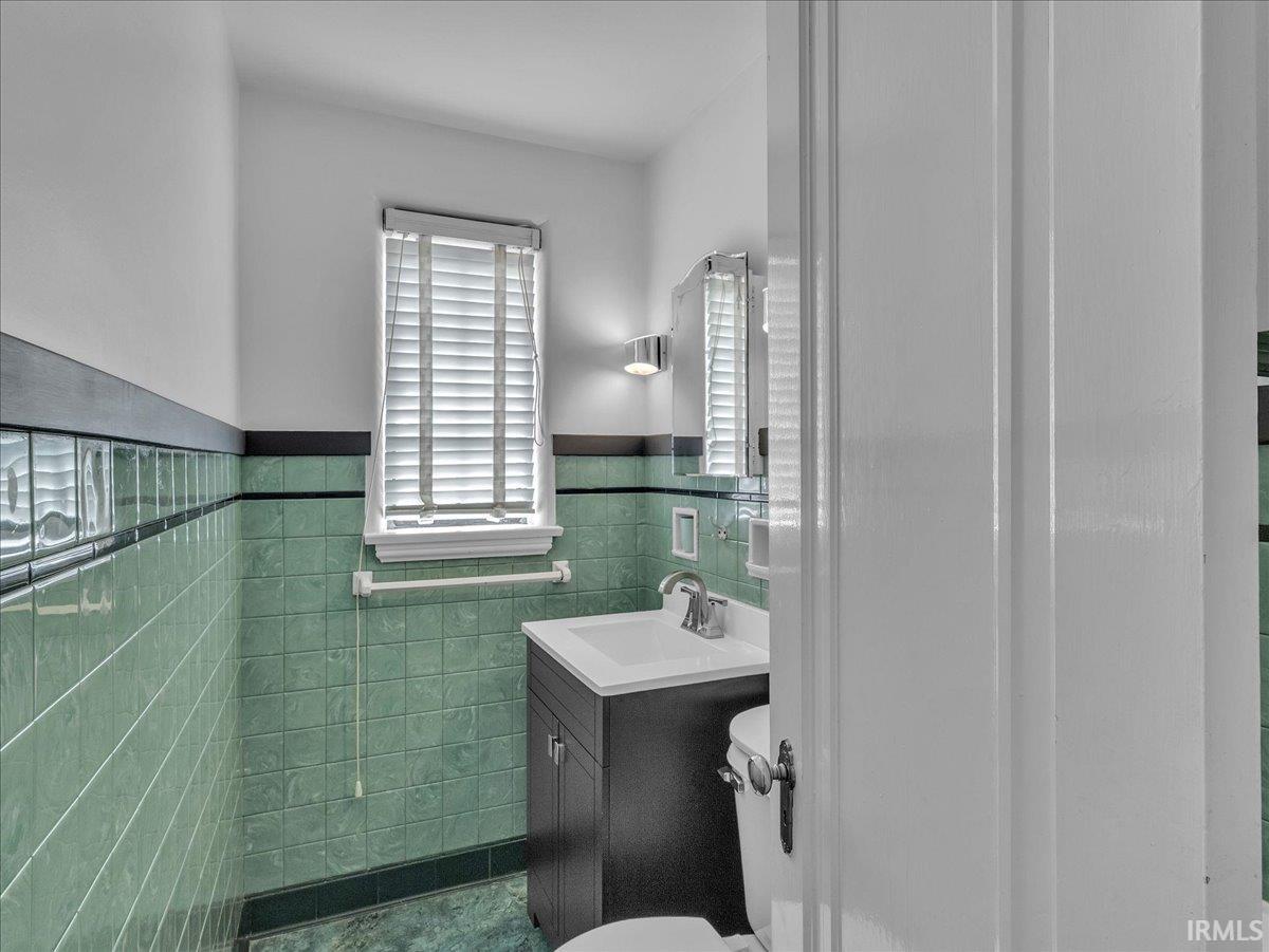 Photo 31 of 457 W Oakdale Drive